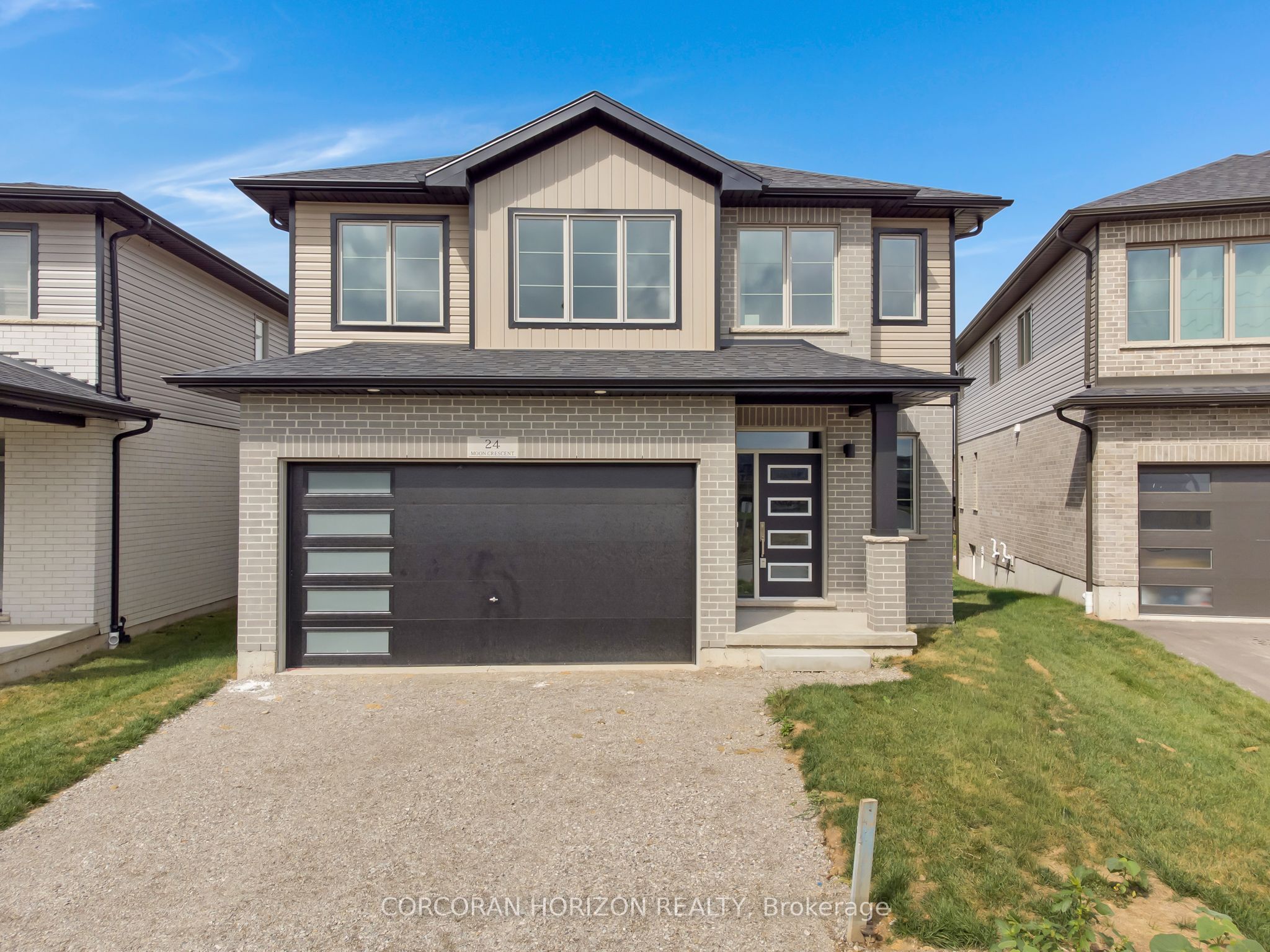 24 Moon Crescent, Cambridge, ON N1S 5B4 photo 2
