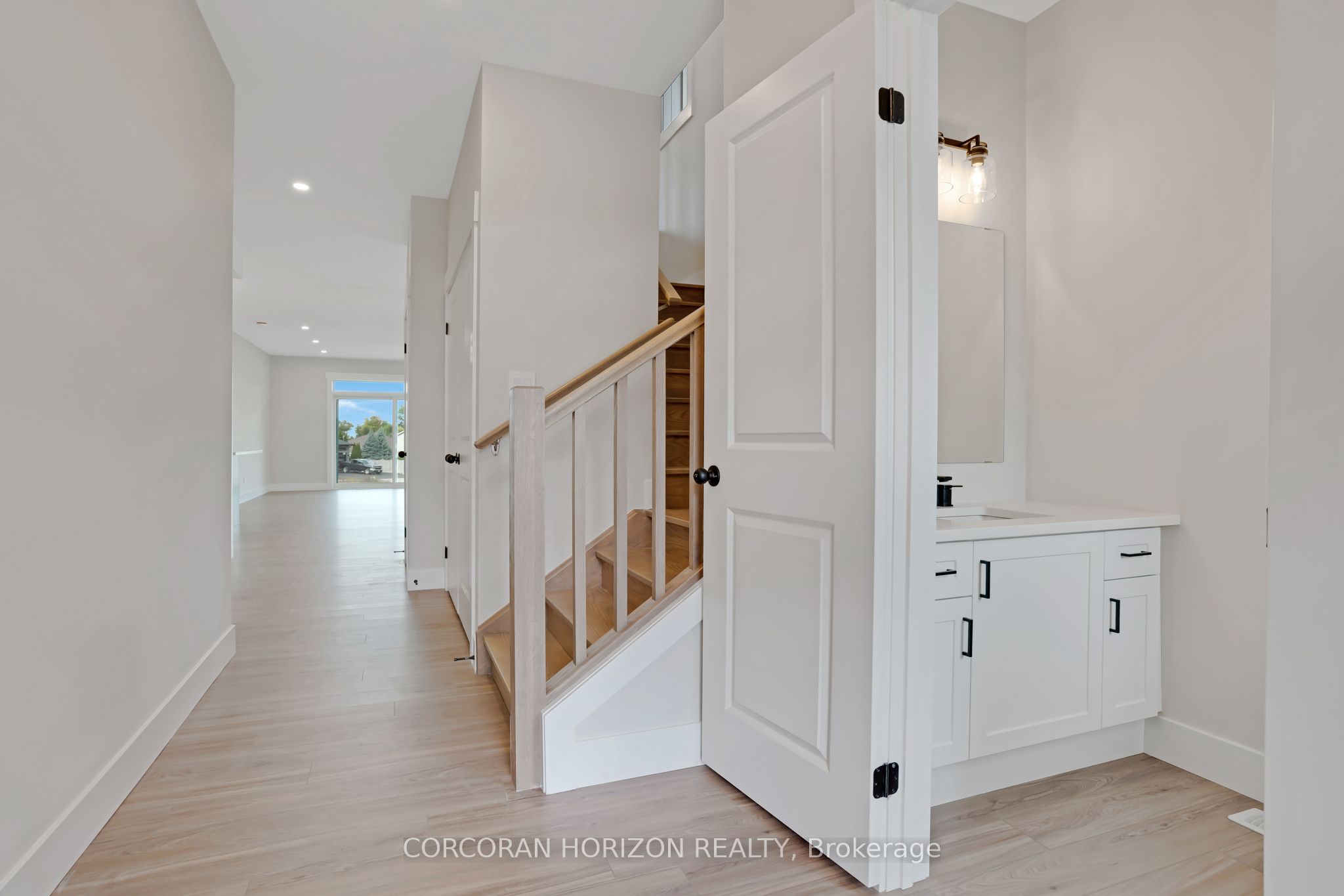 24 Moon Crescent, Cambridge, ON N1S 5B4 photo 4