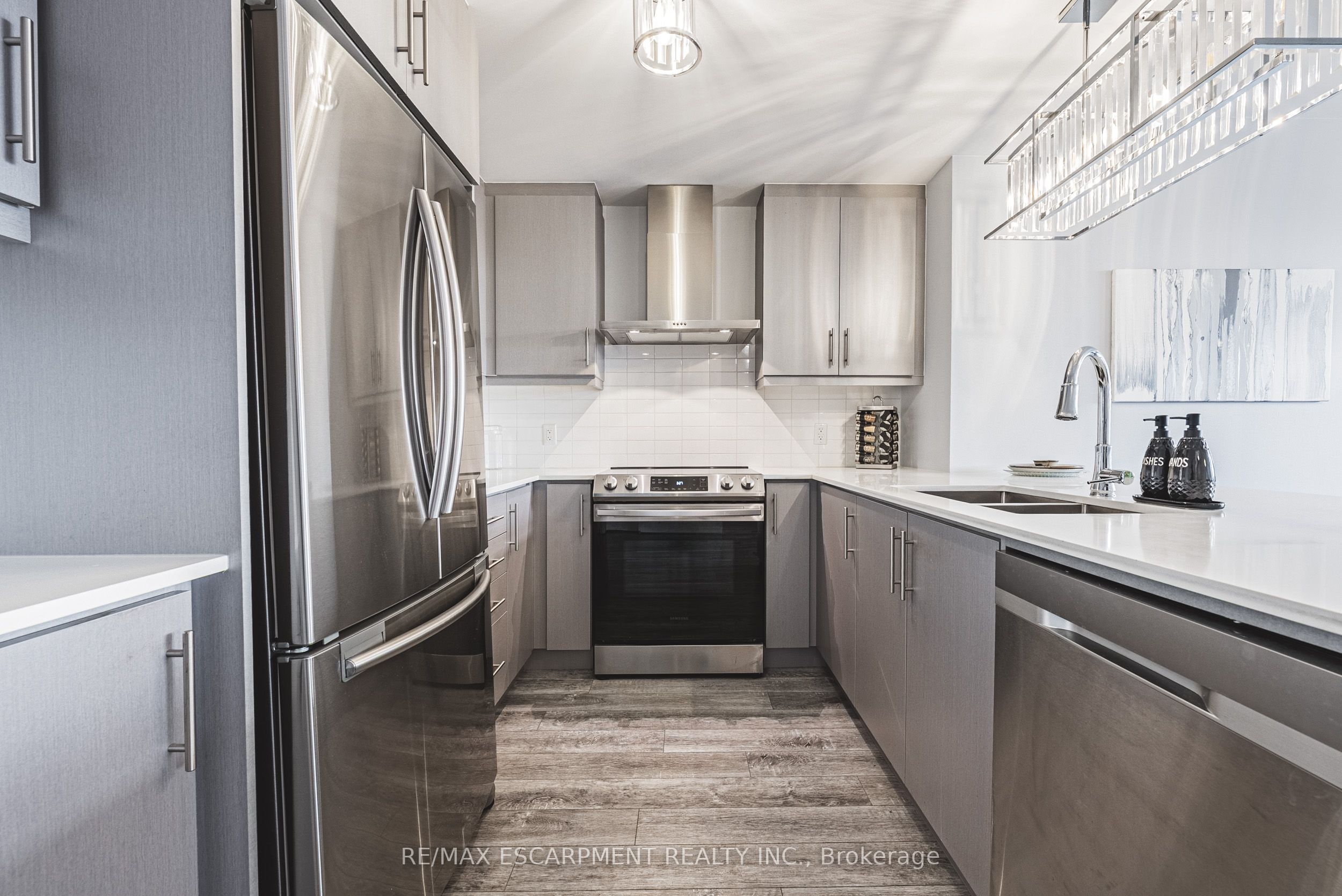 1 Redfern Avenue 317, Hamilton, ON L9C 0E6 photo 4