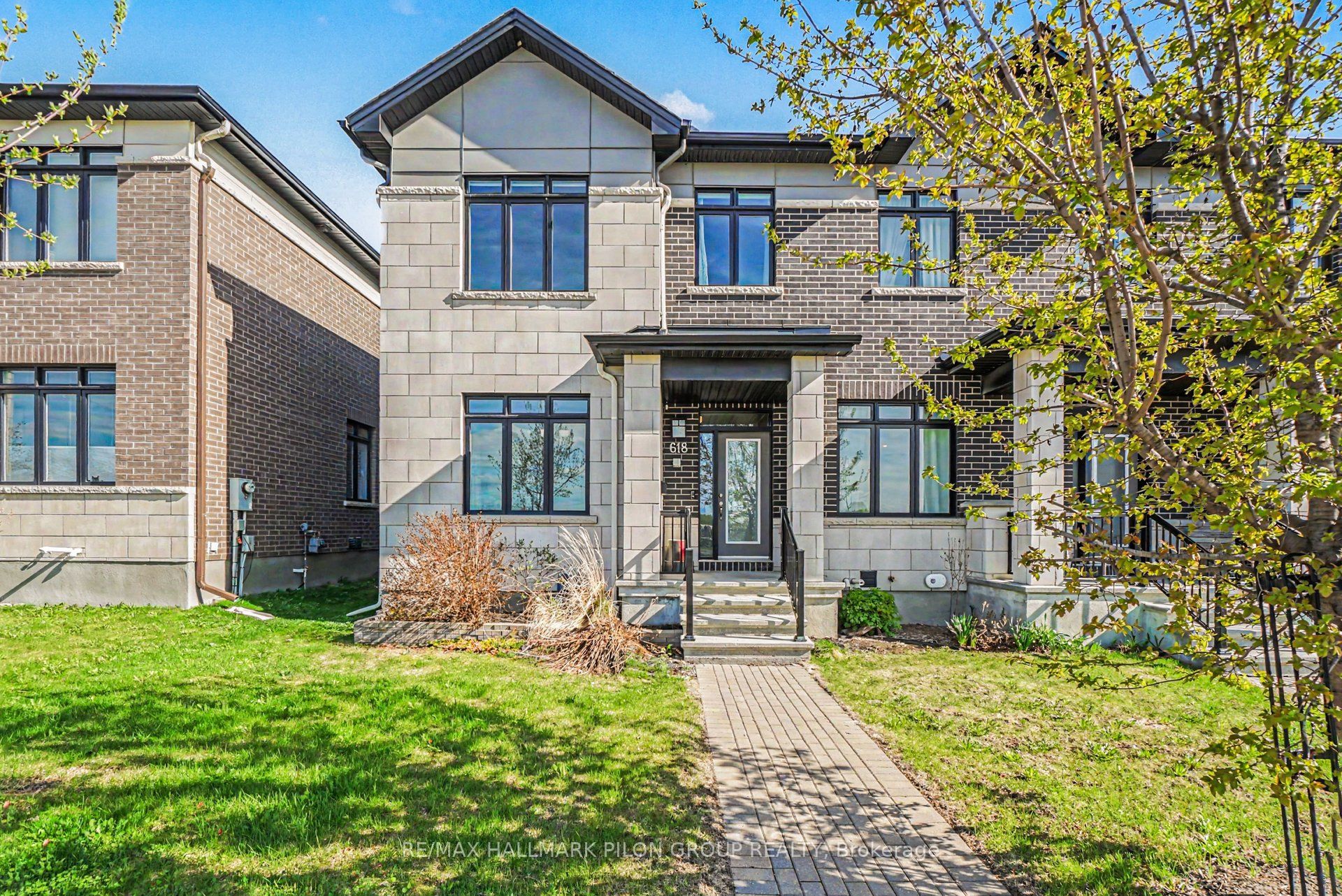 618 Mikinak Road, Manor Park - Cardinal Glen and Area, ON K1K 3X7