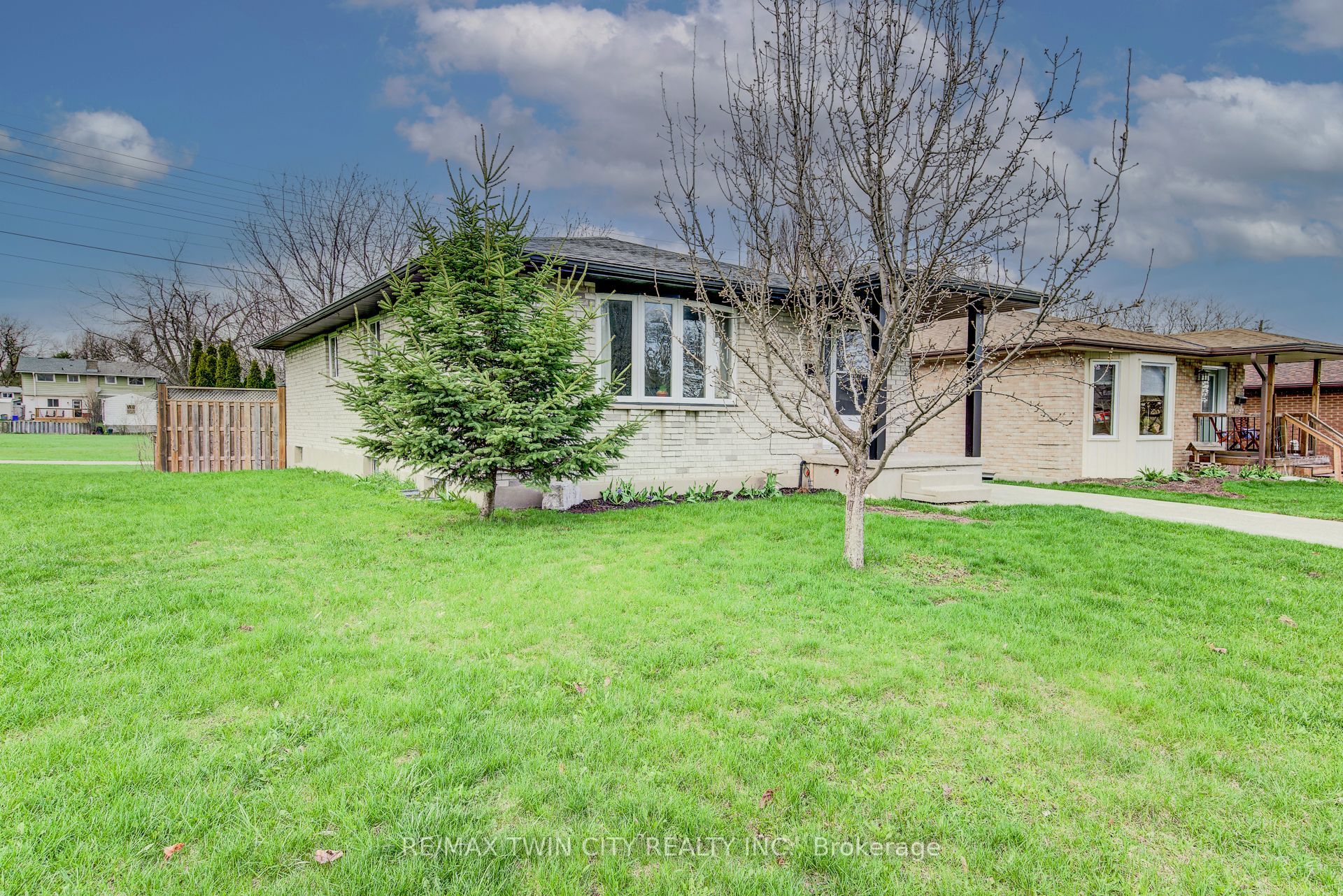183 Dinison Crescent, Kitchener, ON N2E 2S6 photo 3