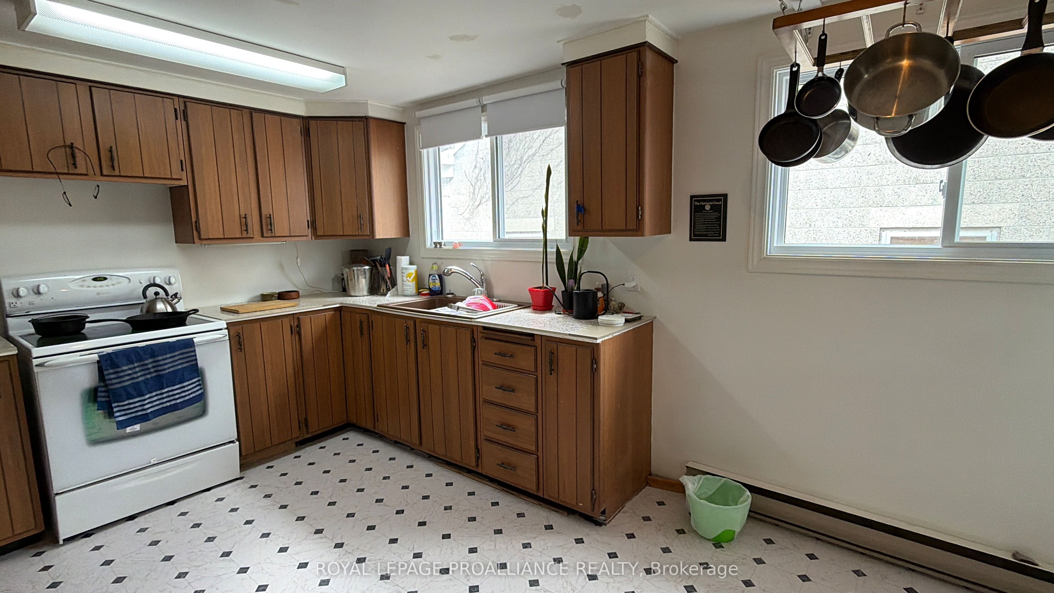 125 James Street W, Brockville, ON K6V 4A3 photo 4