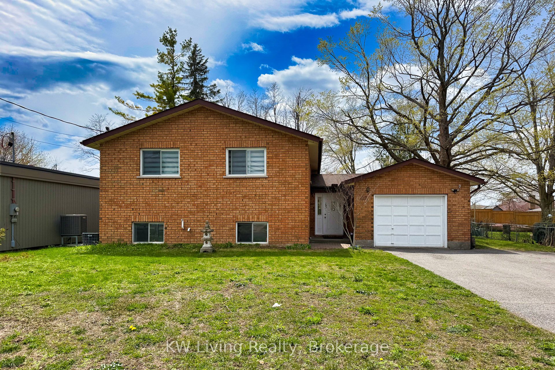 833 Fairbairn Street, Peterborough, ON K9H 6B9