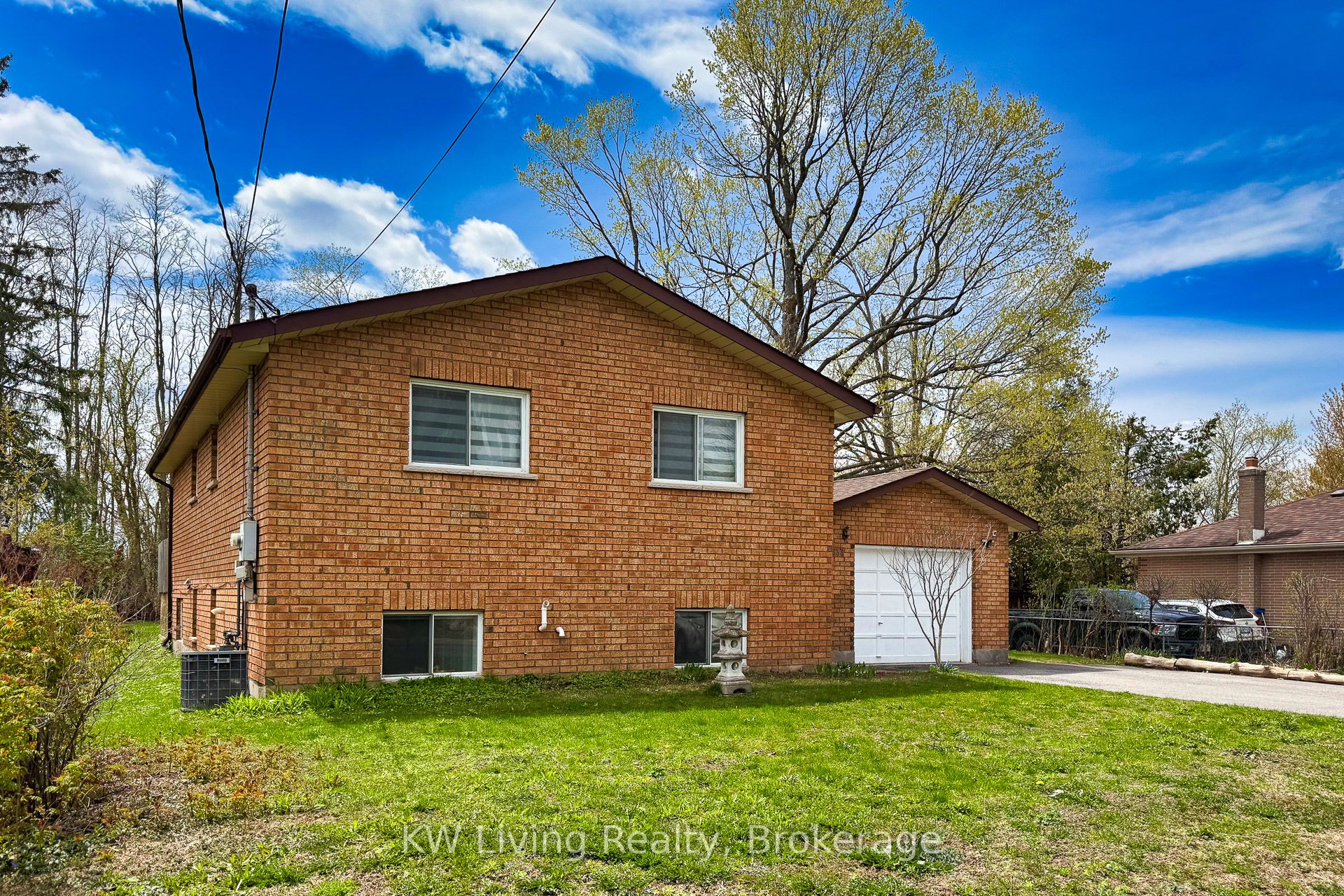 833 Fairbairn Street, Peterborough, ON K9H 6B9 photo 2