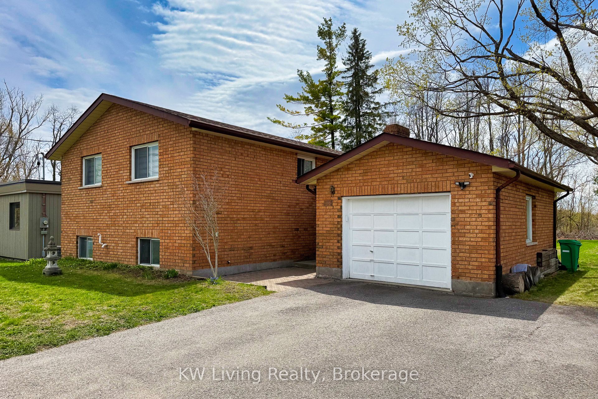 833 Fairbairn Street, Peterborough, ON K9H 6B9 photo 3