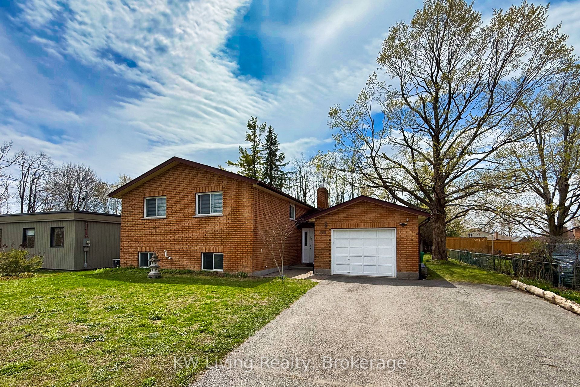 833 Fairbairn Street, Peterborough, ON K9H 6B9 photo 4