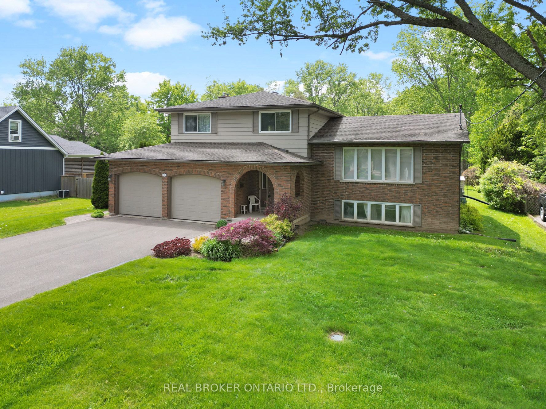 17 Montgomery Road, Welland, ON L3C 2Y2