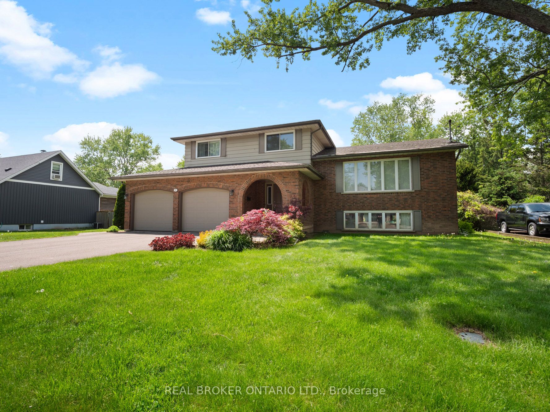 17 Montgomery Road, Welland, ON L3C 2Y2 photo 2
