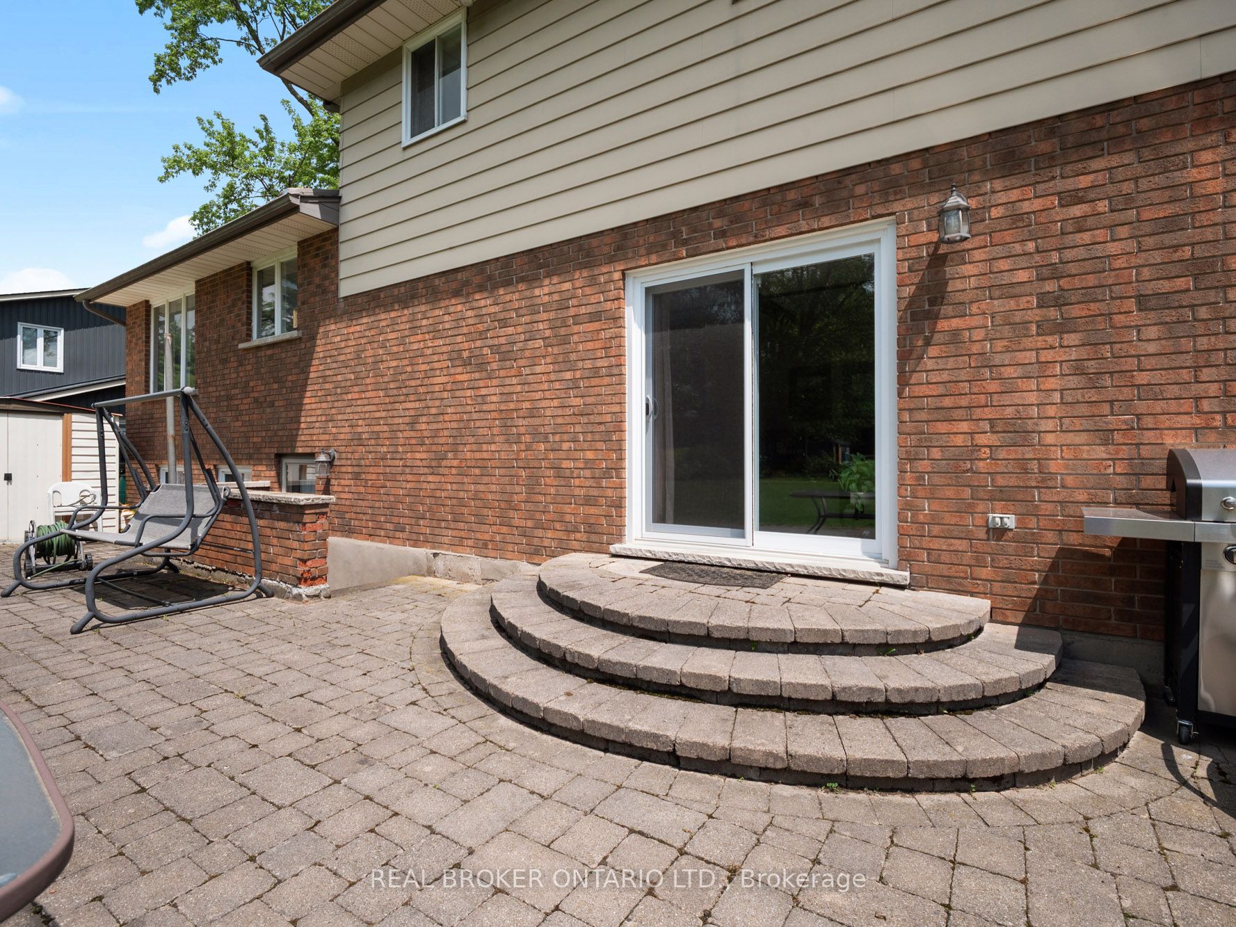 17 Montgomery Road, Welland, ON L3C 2Y2 photo 5