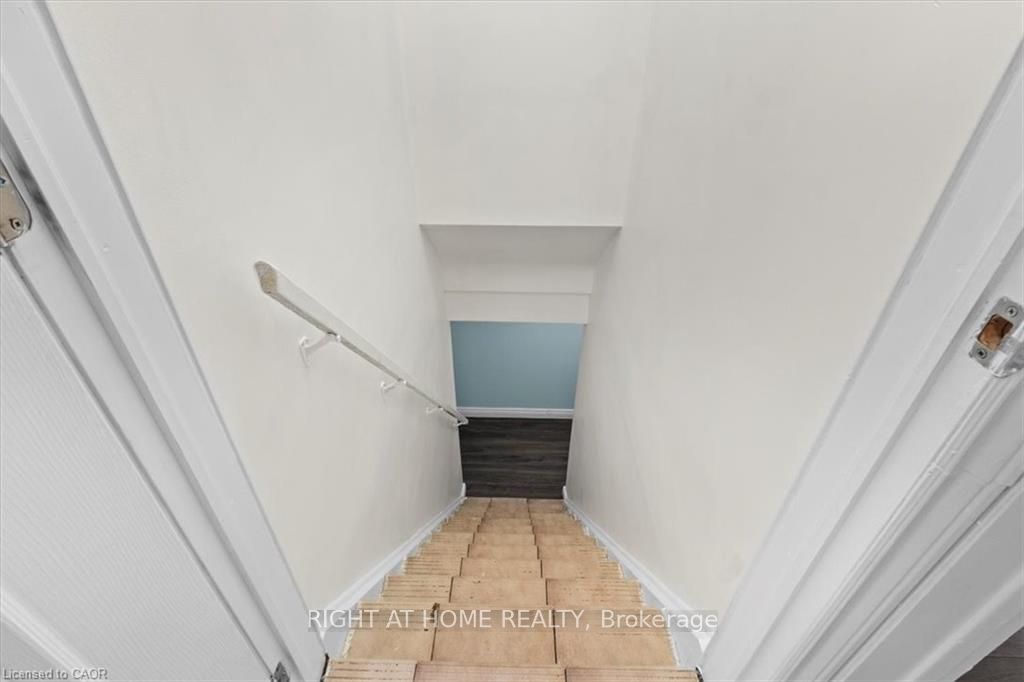 134 Victor Boulevard Lower Level, Hamilton, ON L9A 2V4 photo 2