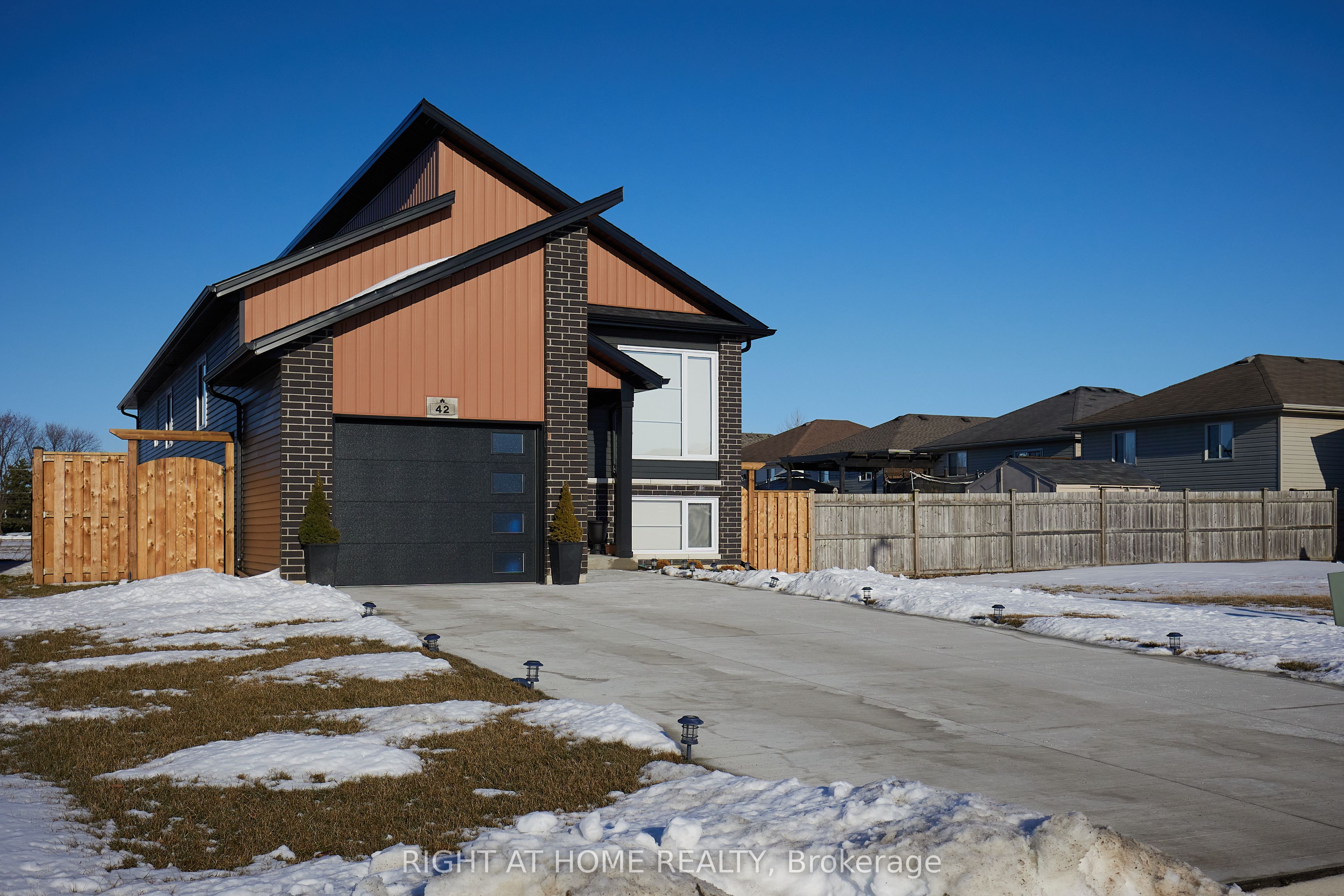 42 Moonstone Crescent, Chatham-Kent, ON N7M 0S2