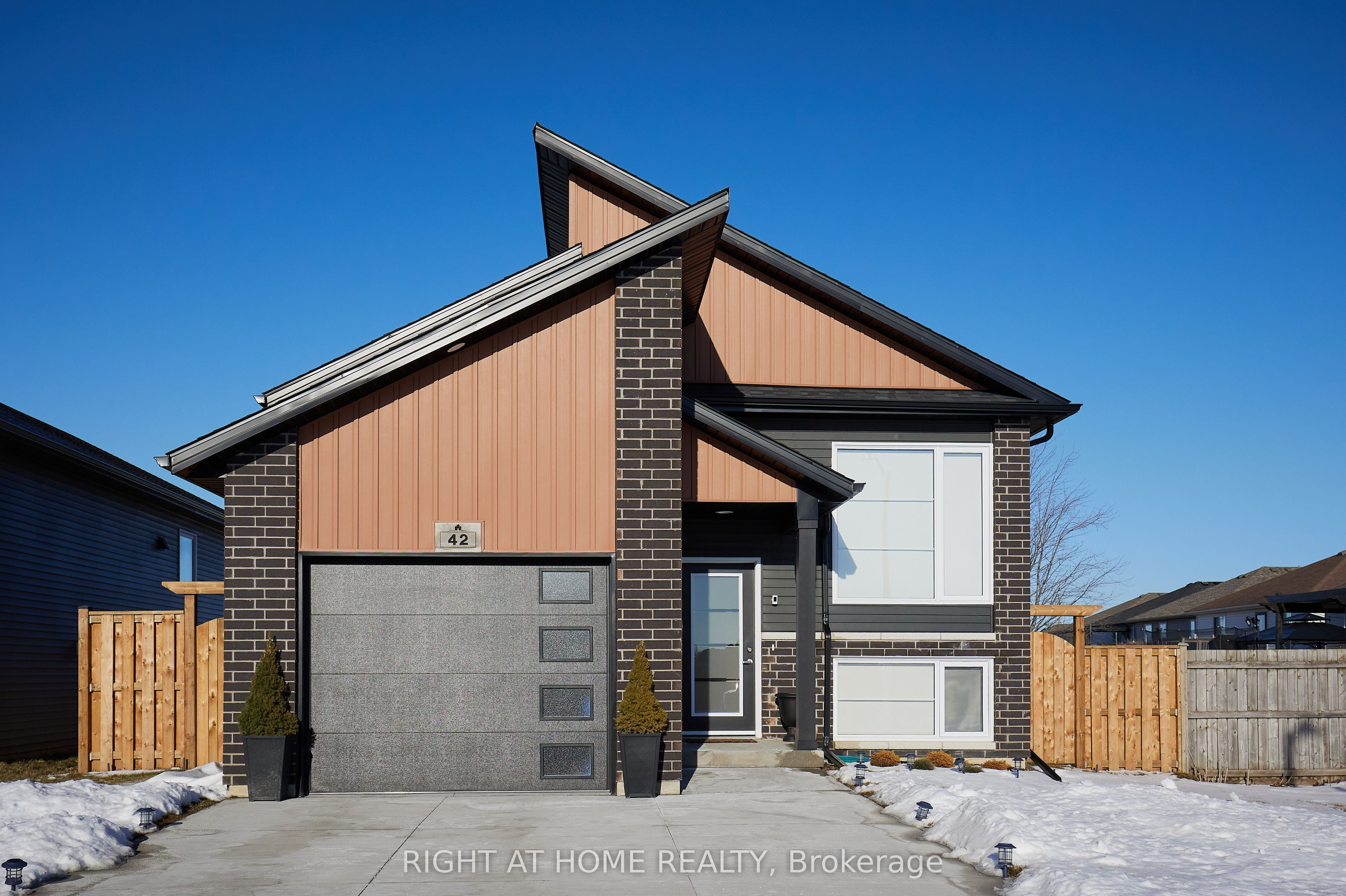 42 Moonstone Crescent, Chatham-Kent, ON N7M 0S2 photo 2