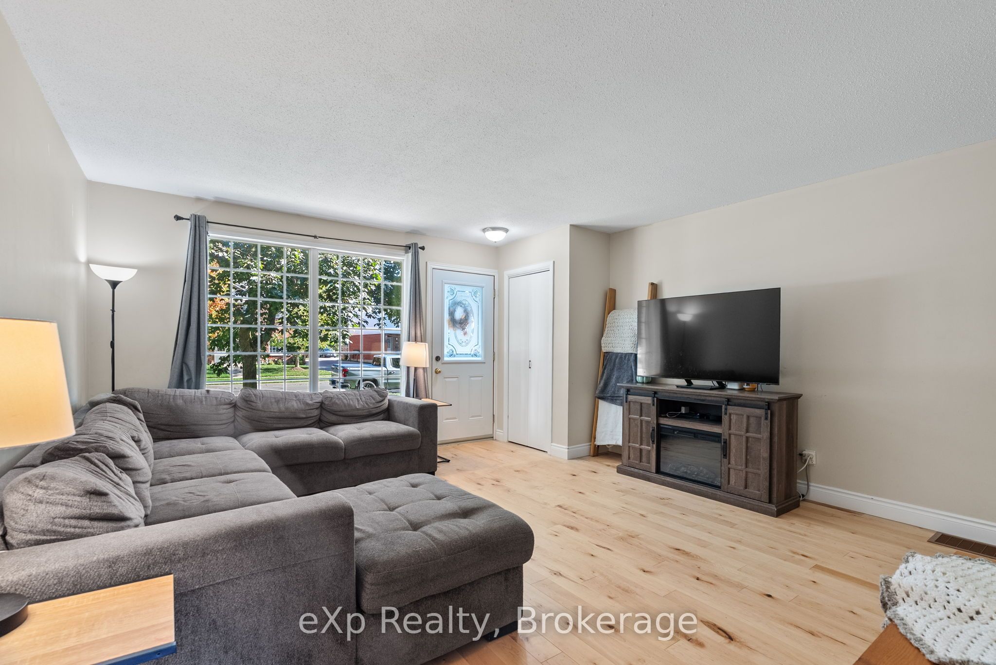 286 Dufferin Street, Stratford, ON N5A 2H2 photo 2