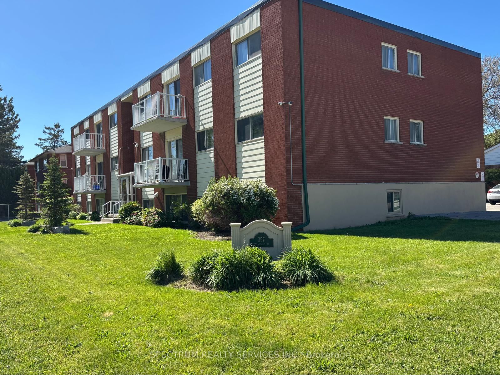 357 Connaught Street 5, Kitchener, ON N2C 1B9 photo 2