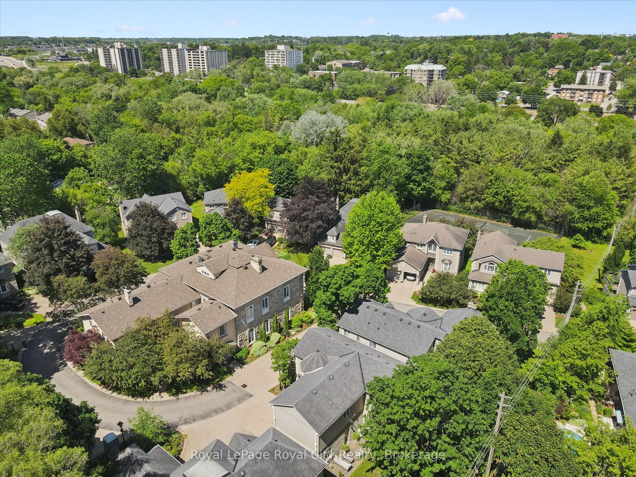 25 MANOR PARK Crescent 11, Guelph, ON N1G 1A2