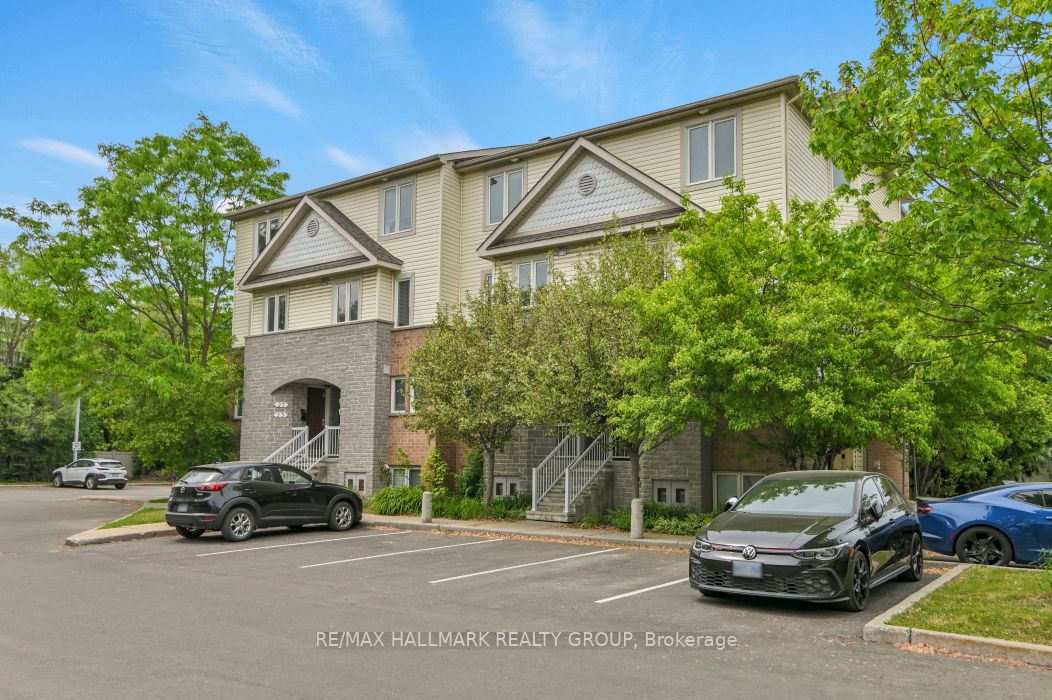 39 Strathaven Private, Cyrville - Carson Grove - Pineview, ON K1J 1K7 photo 2