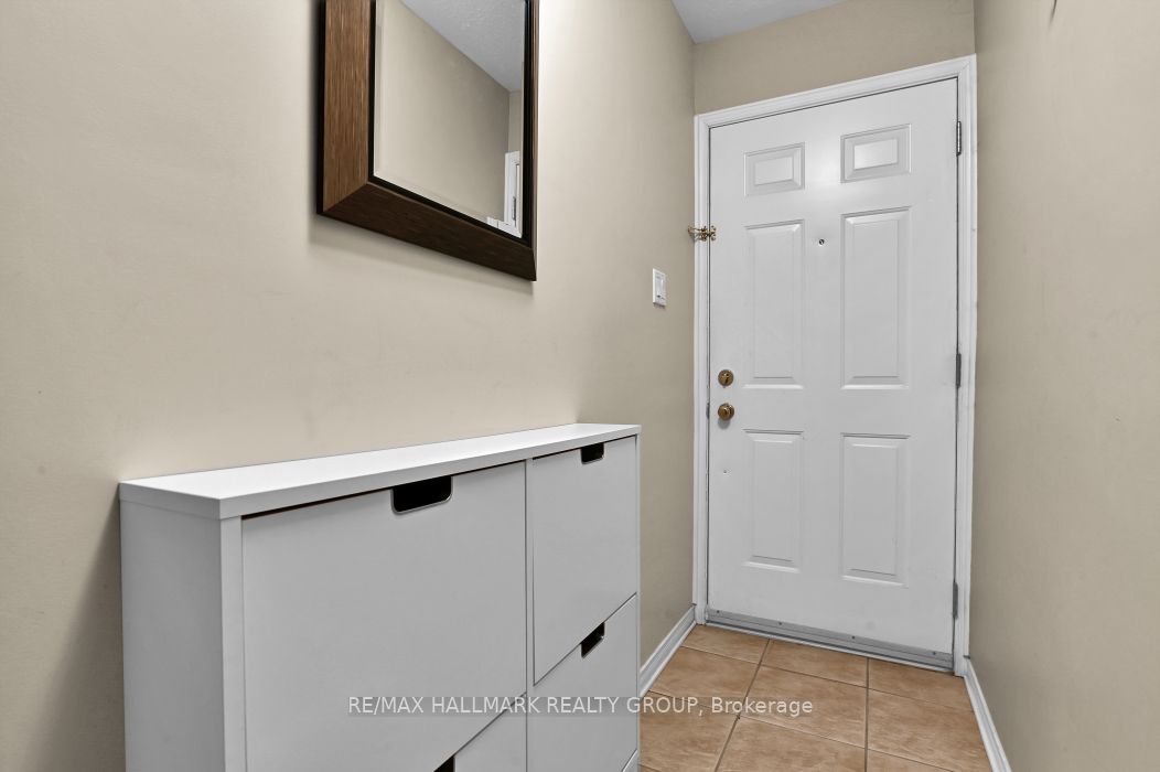 39 Strathaven Private, Cyrville - Carson Grove - Pineview, ON K1J 1K7 photo 3