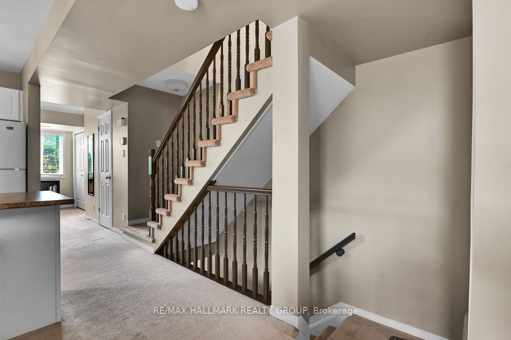 39 Strathaven Private, Cyrville - Carson Grove - Pineview, ON K1J 1K7 photo 5