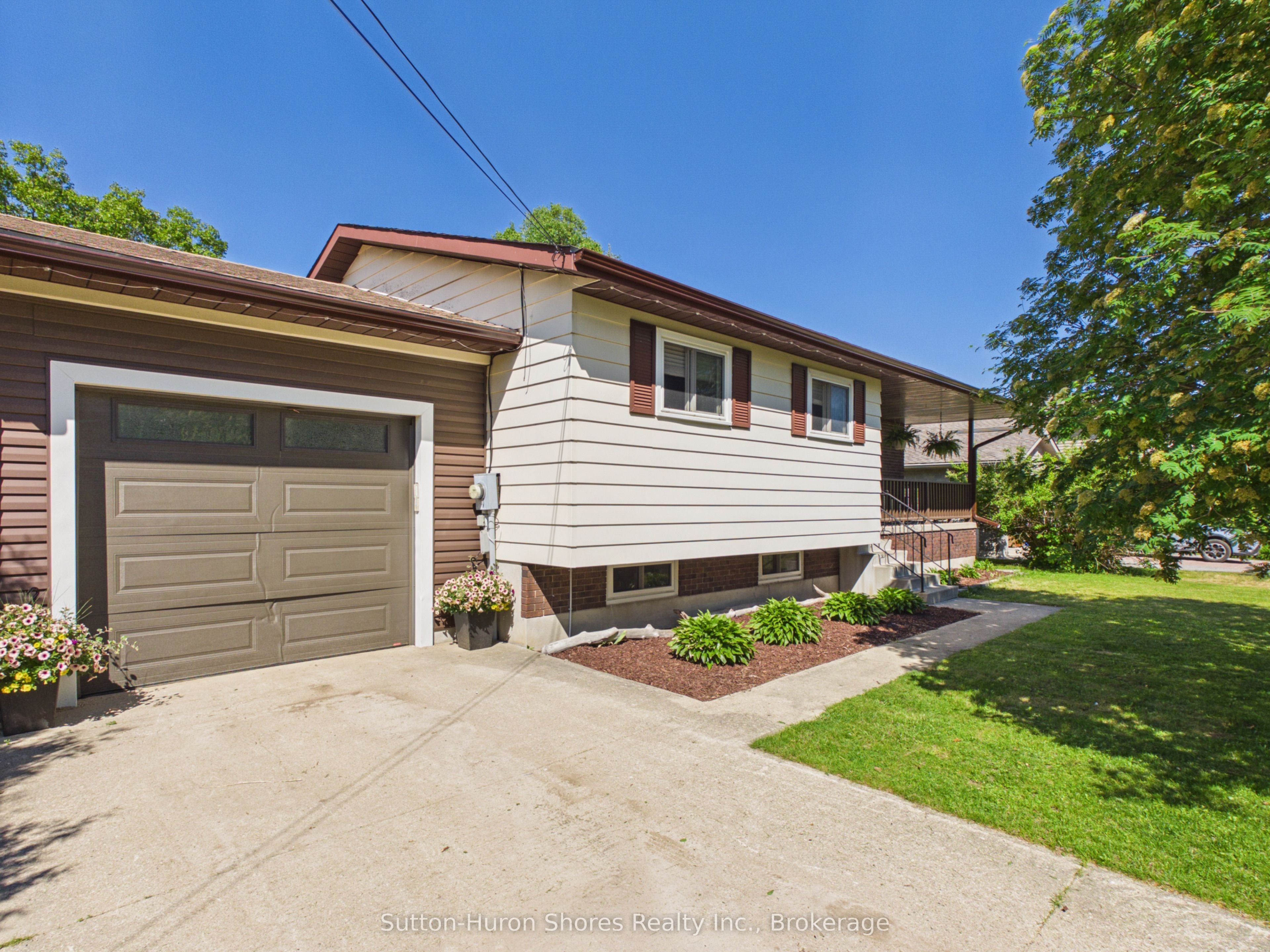 336 Lansdowne Street, Saugeen Shores, ON N0H 2L0 photo 3