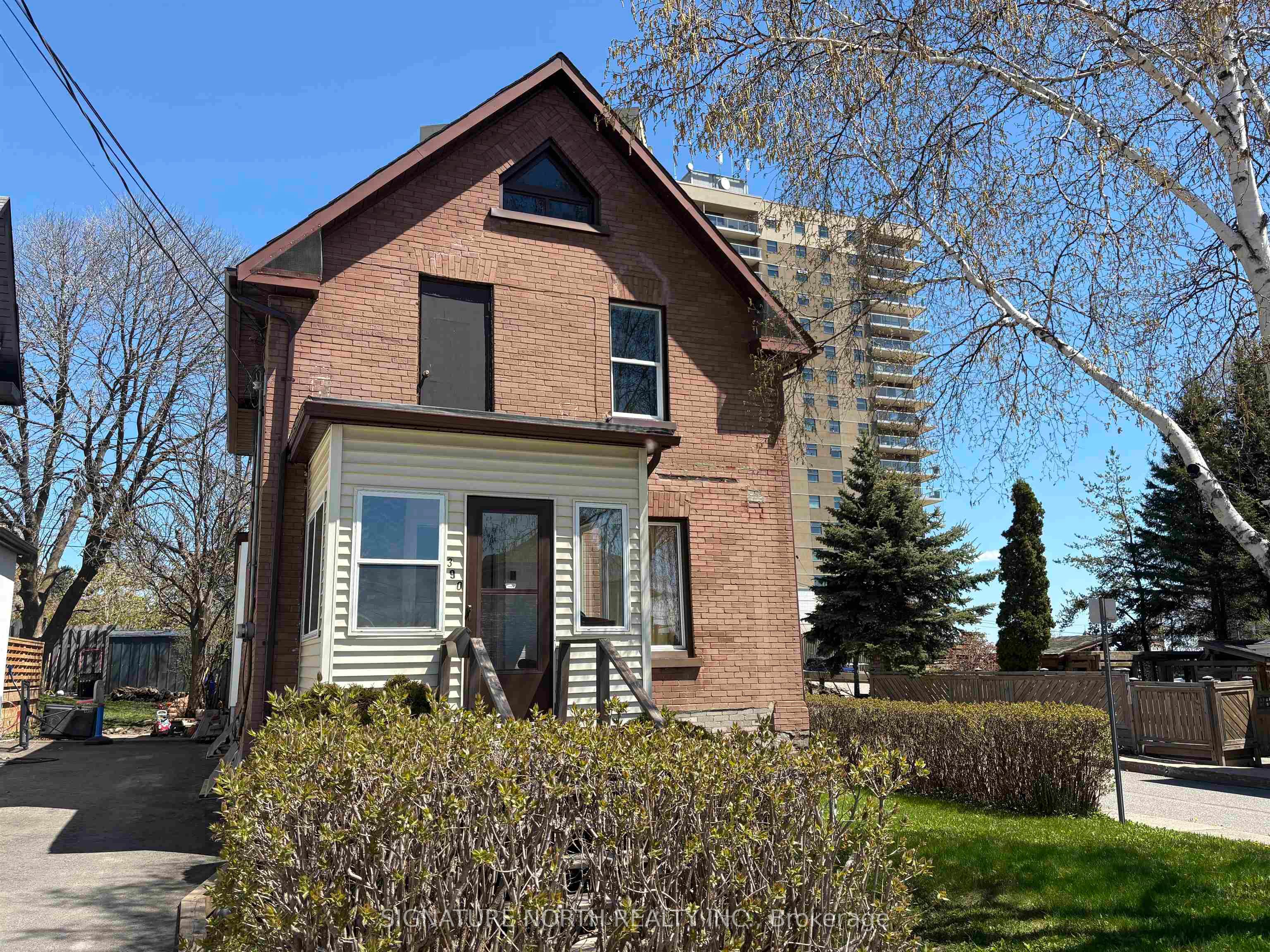 390 Ambrose, Thunder Bay, ON P7B 1M4