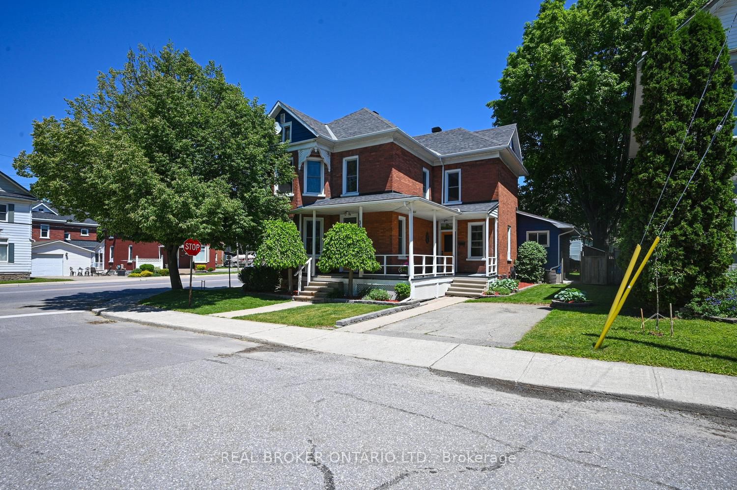 39 Mcewen Avenue, Smiths Falls, ON K7A 2K2 photo 2