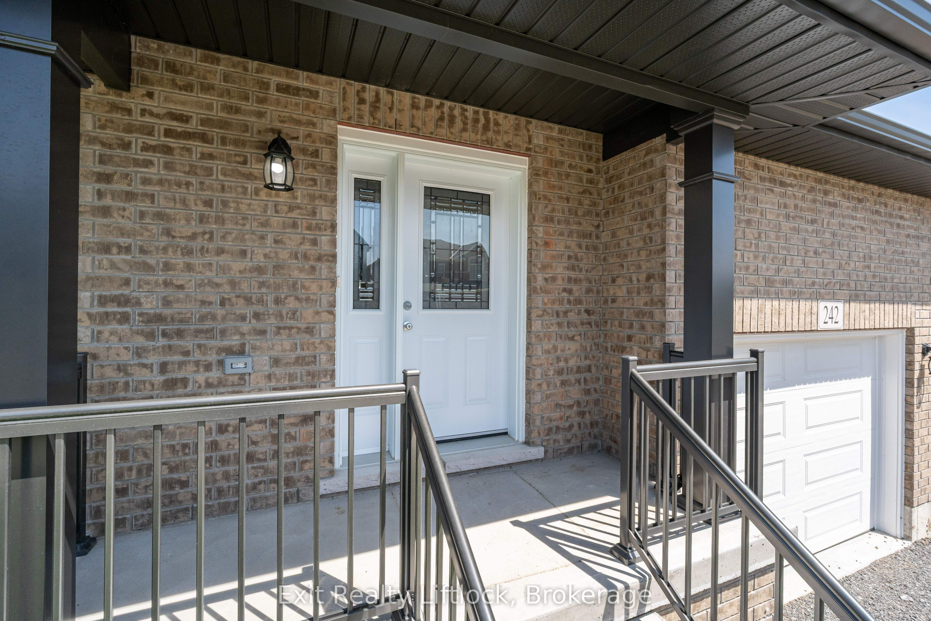 242 O'Neil Street, Peterborough, ON K9K 0H5 photo 2