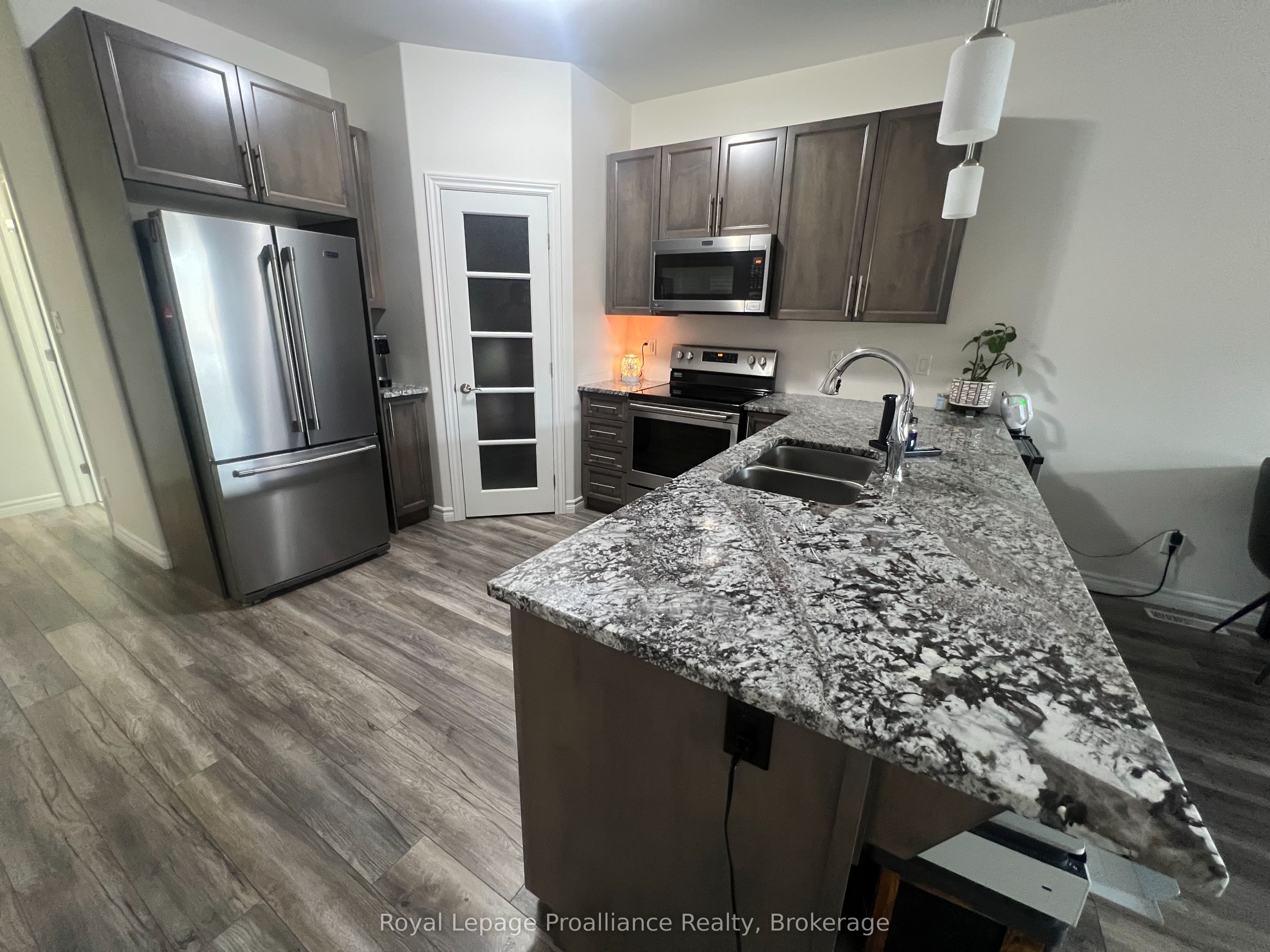 96 Covington Crescent, Belleville, ON K8N 0L1 photo 3
