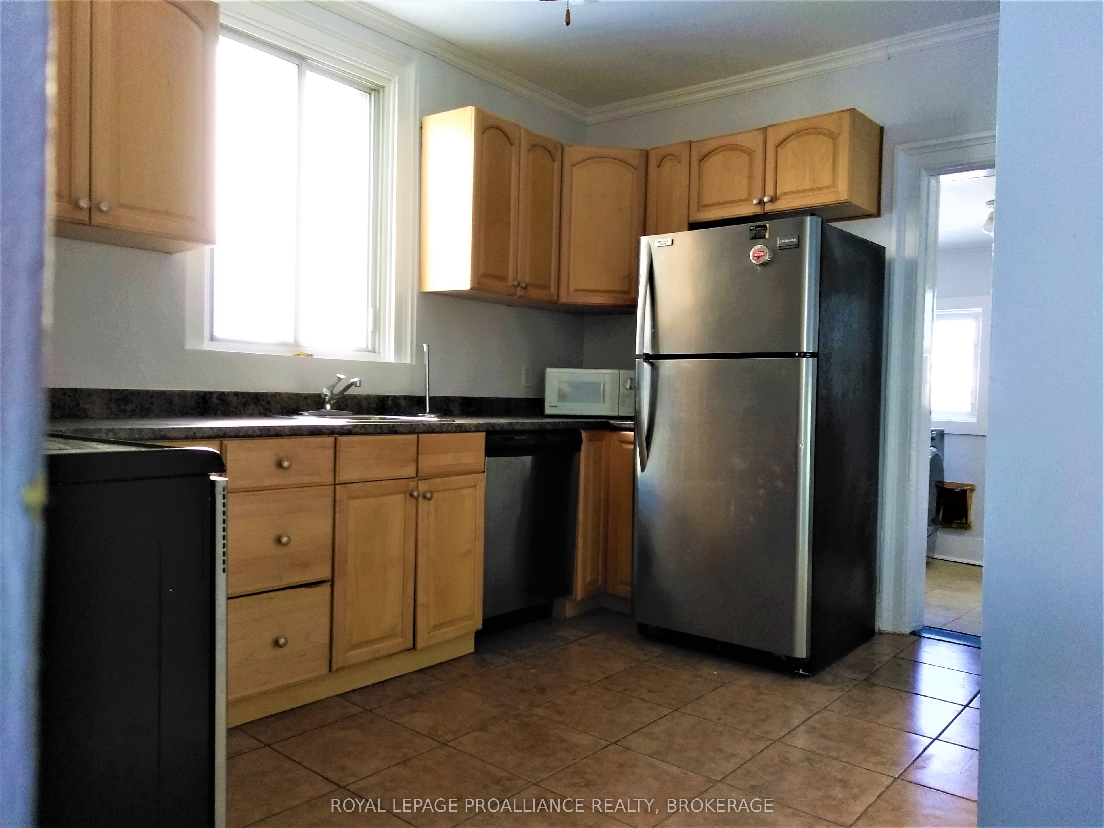 635 Victoria Street, Kingston, ON K7K 4S3 photo 2