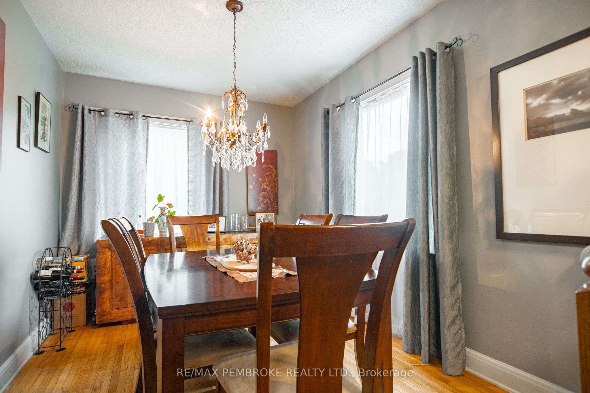 320 Mackay Street, Pembroke, ON K8A 1C7 photo 3