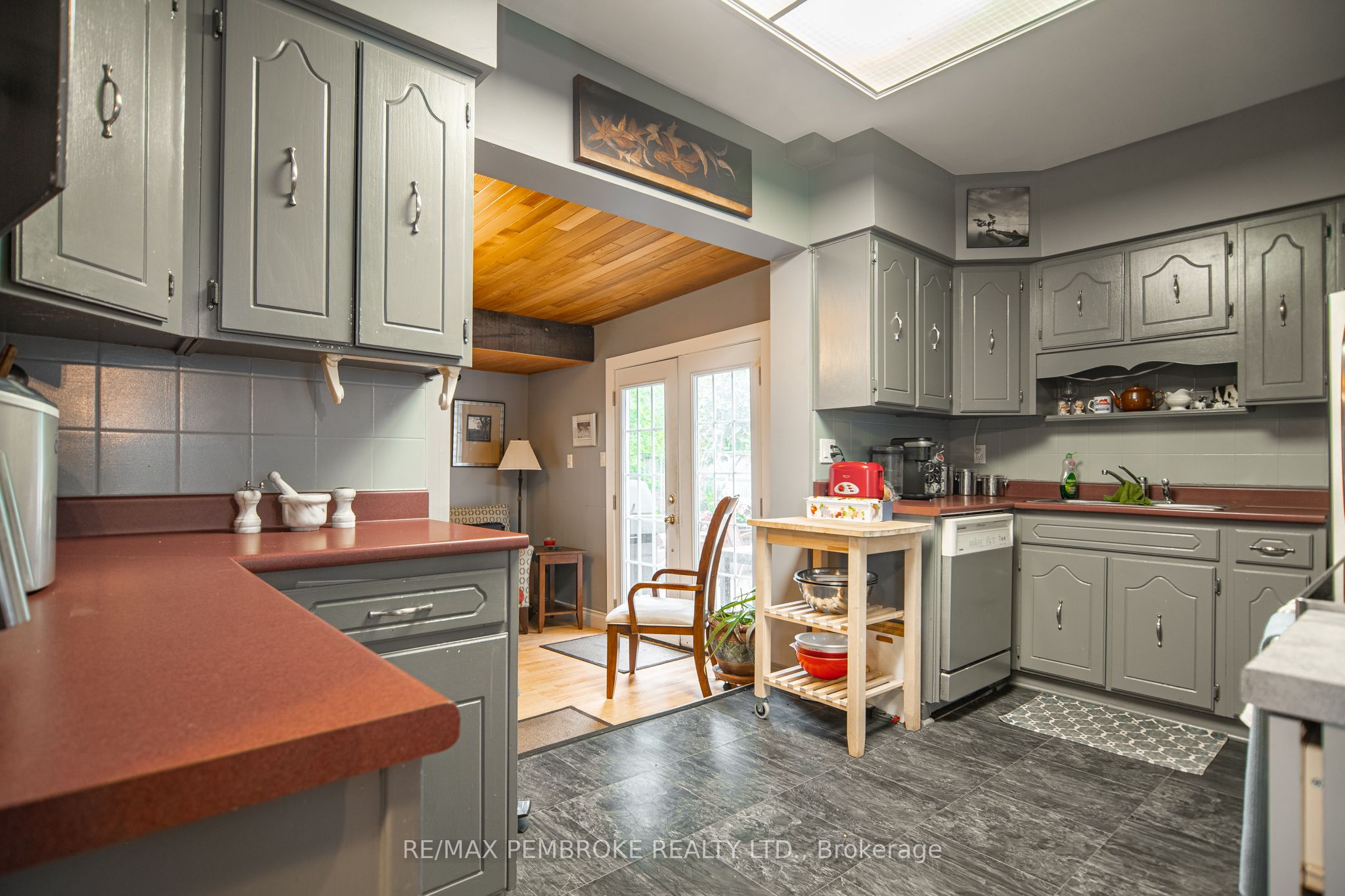 320 Mackay Street, Pembroke, ON K8A 1C7 photo 5