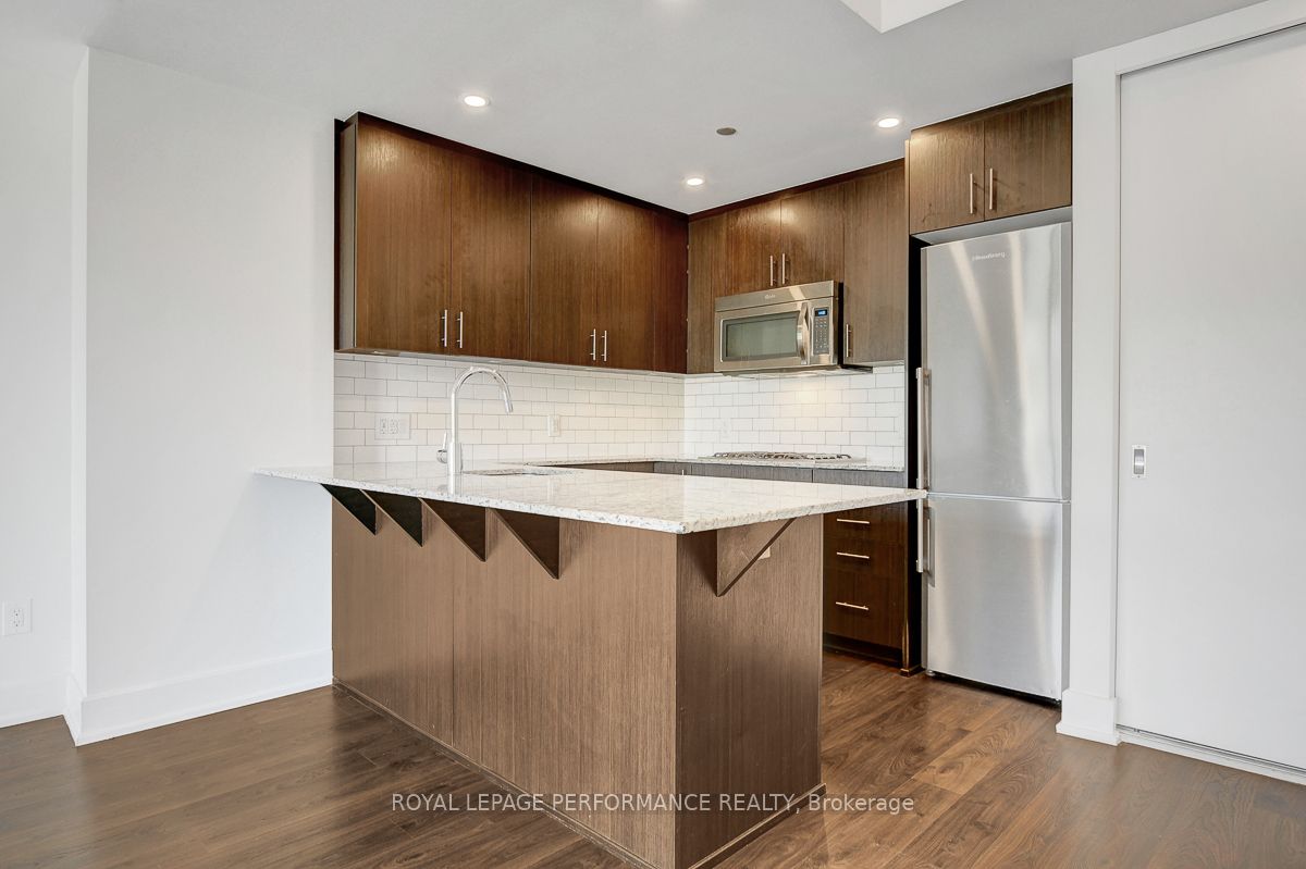 7 Marquette Avenue 413, Vanier and Kingsview Park, ON K1L 8A7 photo 4