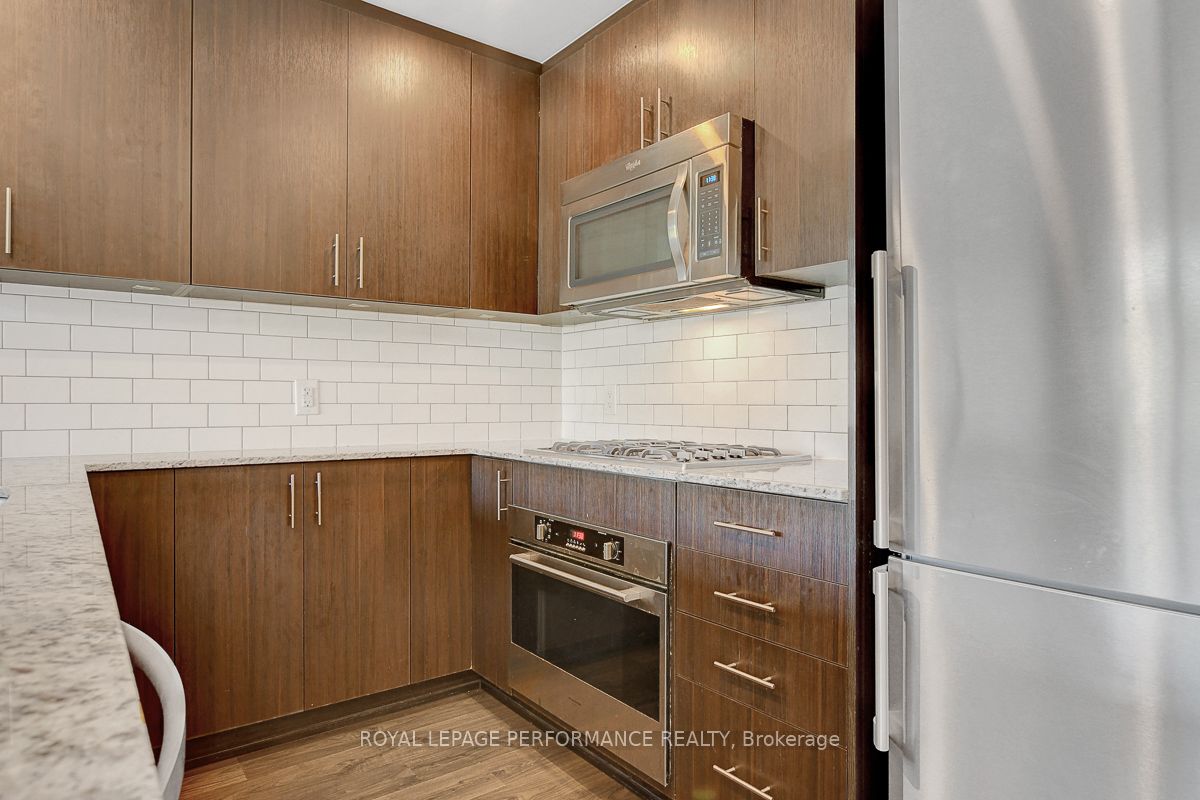 7 Marquette Avenue 413, Vanier and Kingsview Park, ON K1L 8A7 photo 5