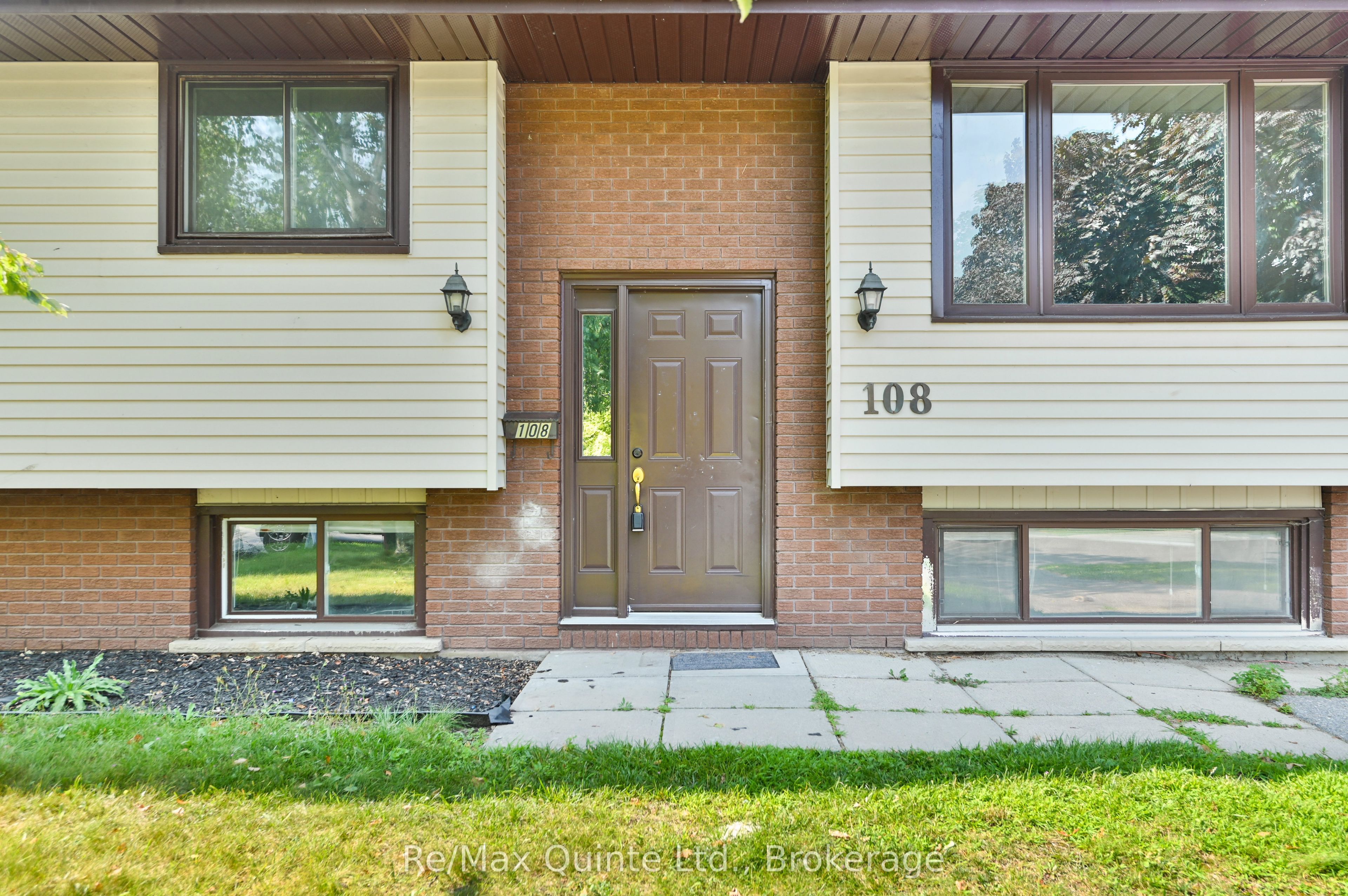 108 Nicholas Street, Quinte West, ON K8V 6B2 photo 4