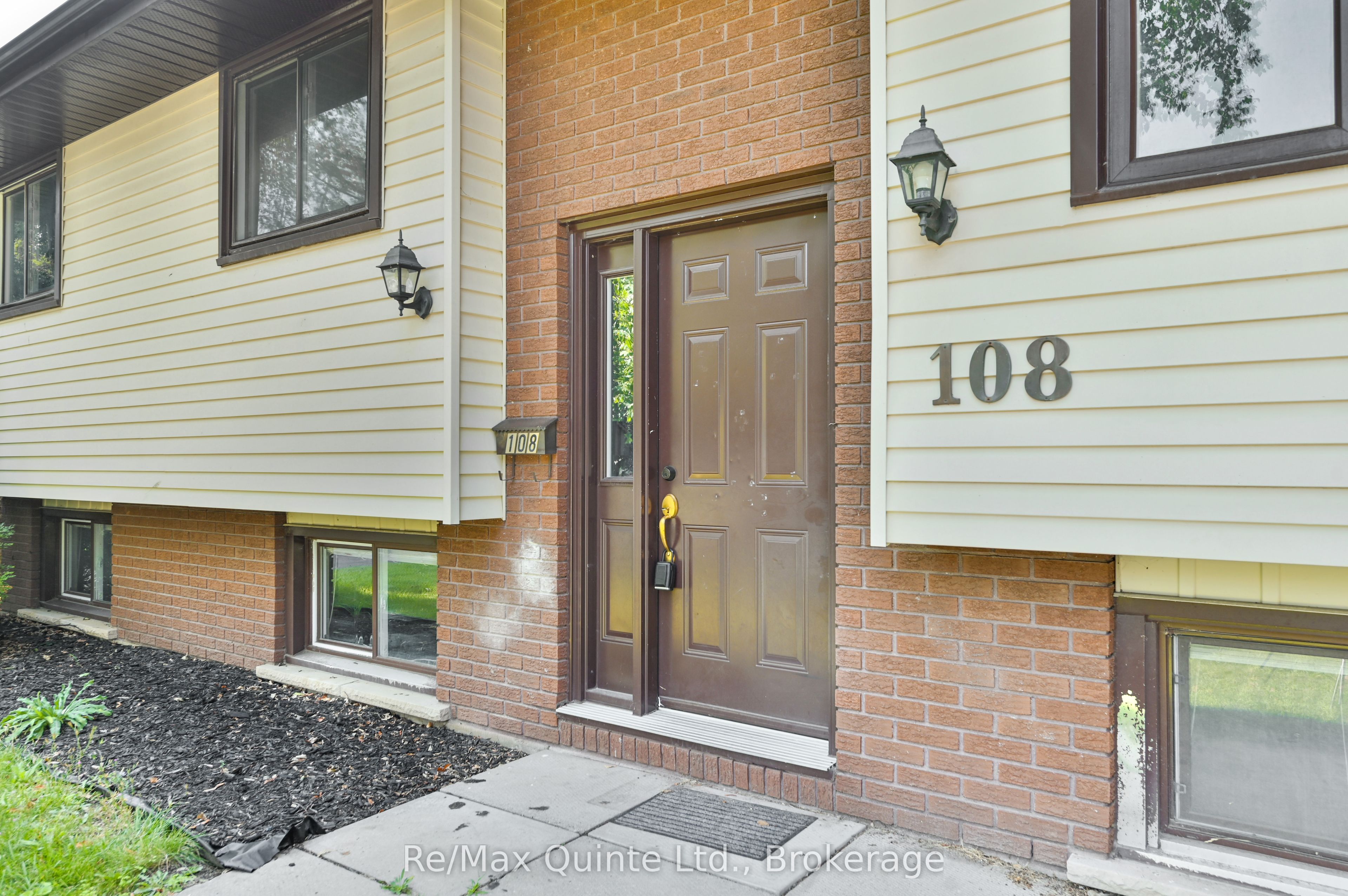 108 Nicholas Street, Quinte West, ON K8V 6B2 photo 5