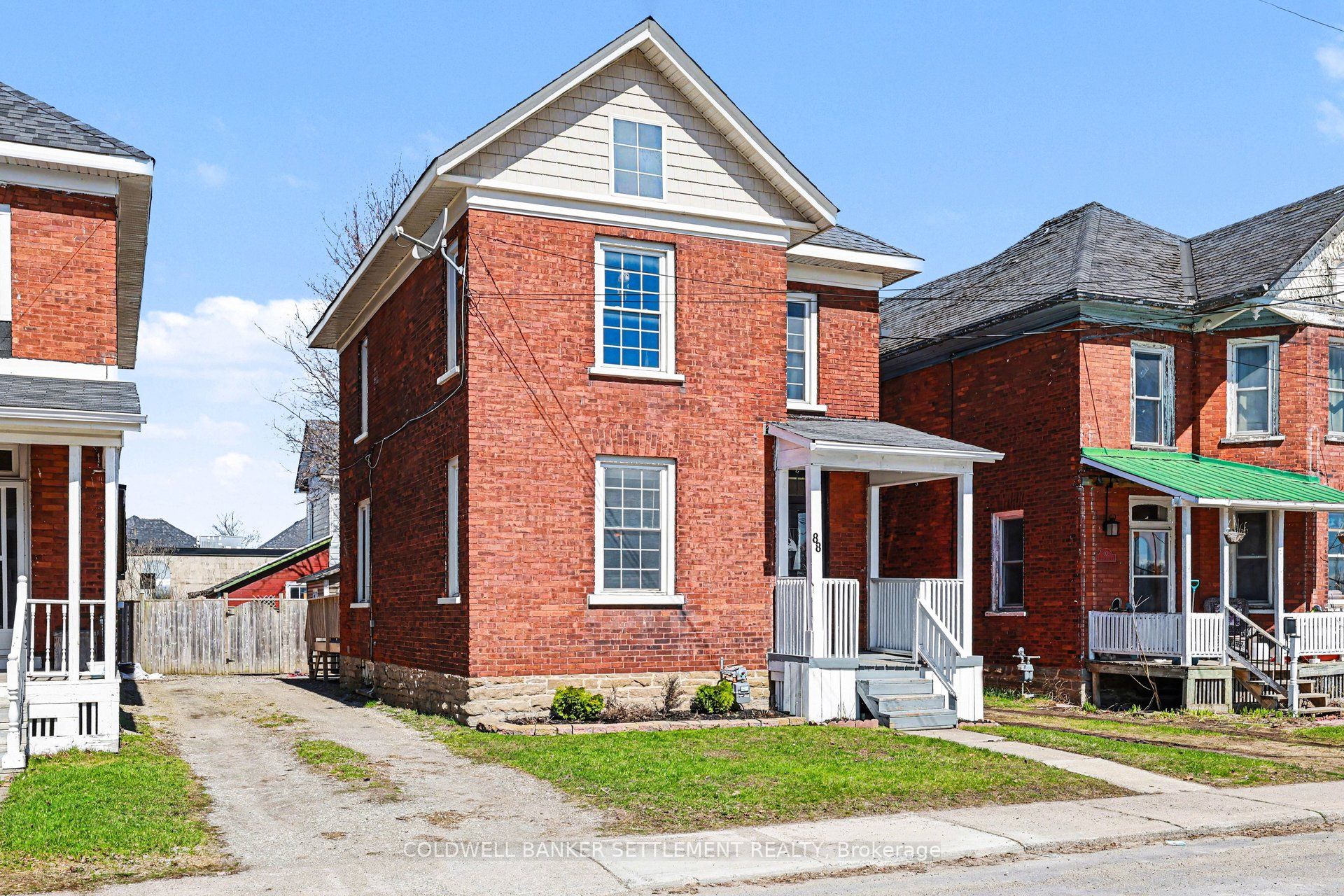 88 Russell Street E, Smiths Falls, ON K7A 1G7 photo 2