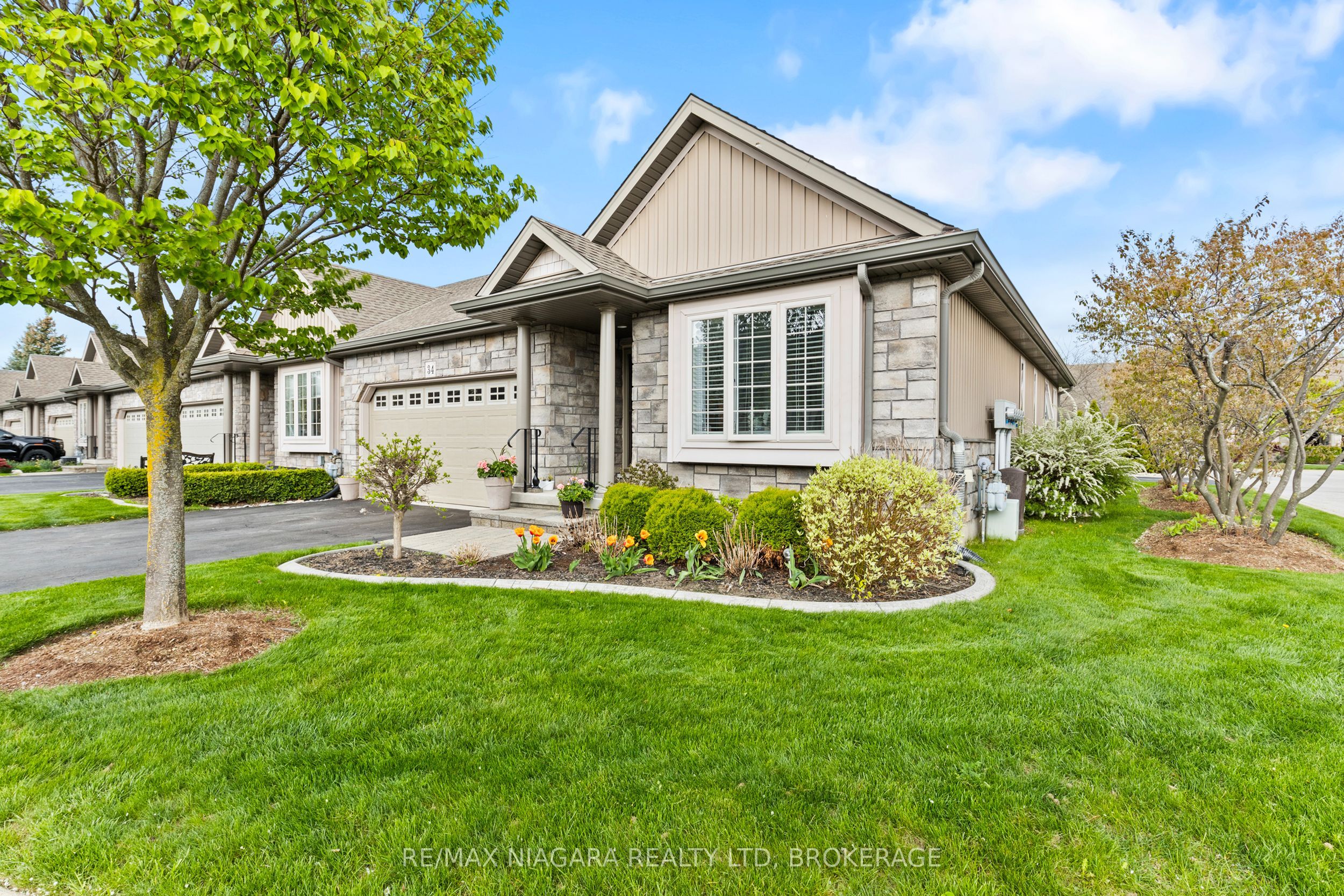 34 Rose Glen Crescent, Niagara-on-the-Lake, ON L0S 1T0 photo 2