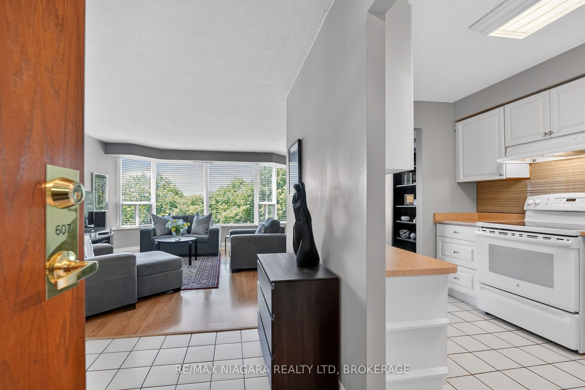 81 Scott Street 607, St. Catharines, ON L2N 7L5 photo 3