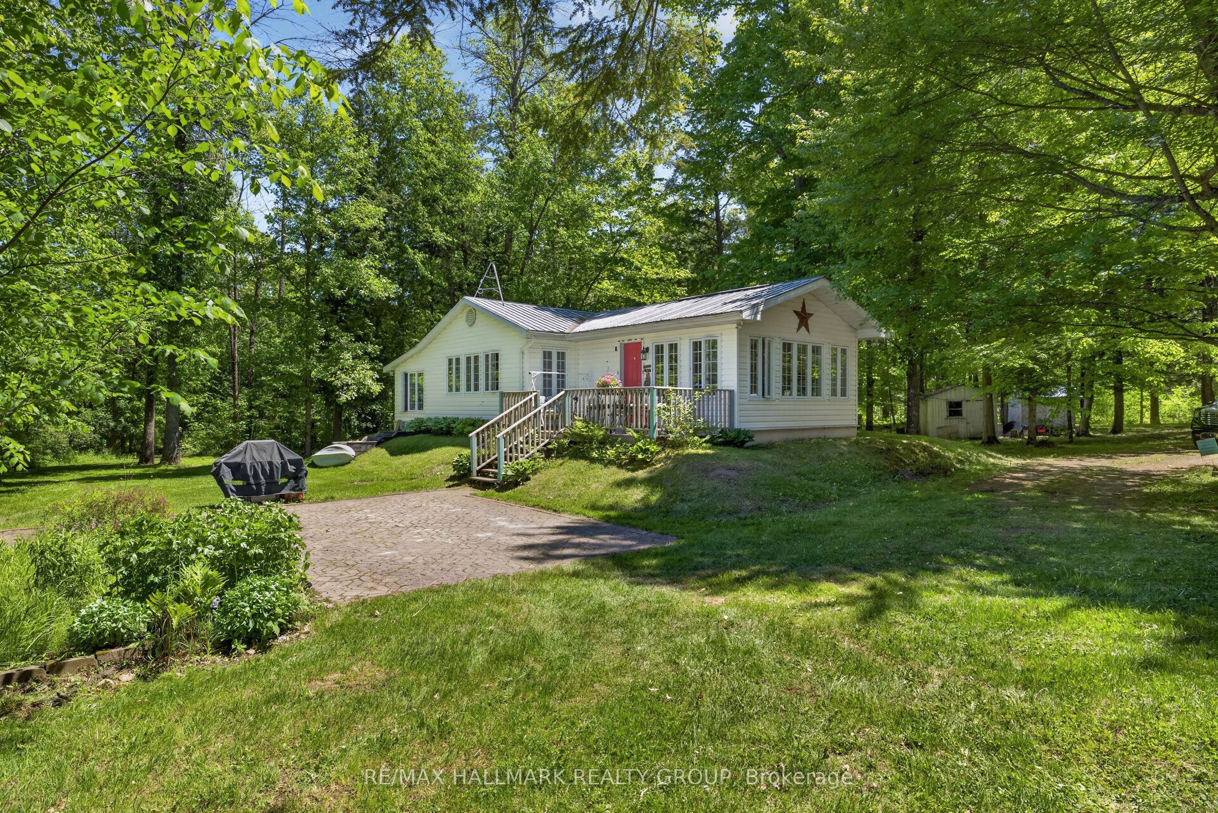 2432 Bathurst 2nd Concession, Tay Valley, ON K7H 3C9 photo 2