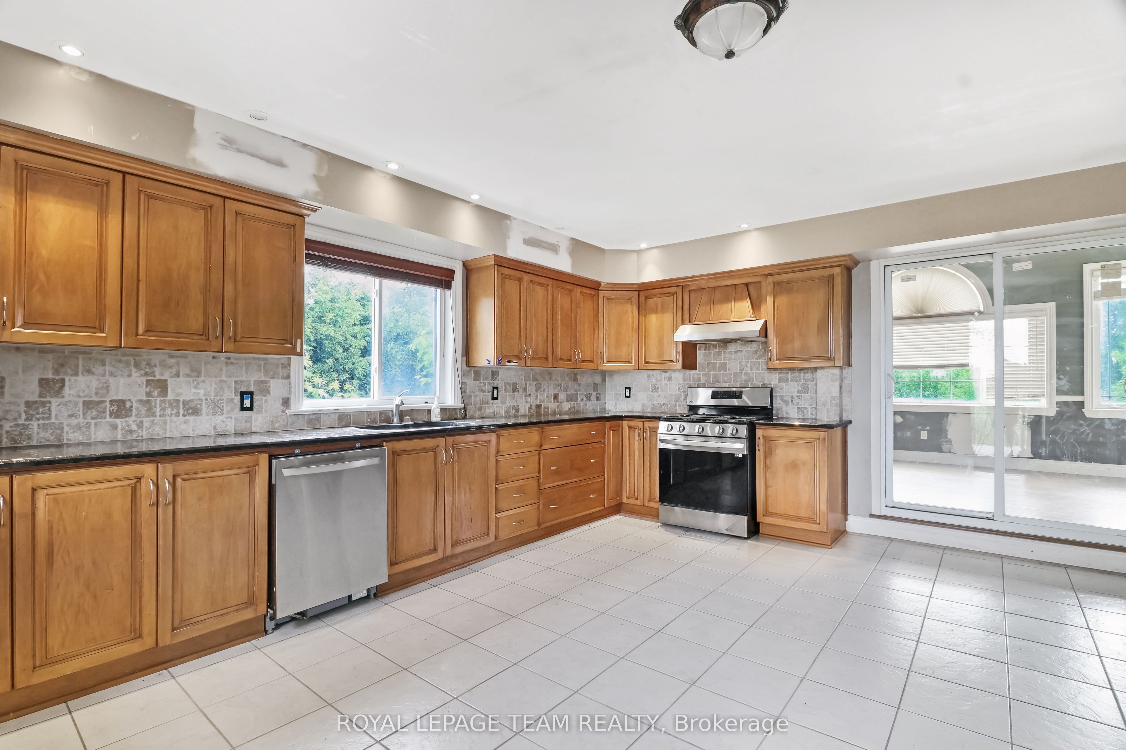 5742 Bank Street, Greely - Metcalfe - Osgoode - Vernon and Area, ON K4P 1C3 photo 3