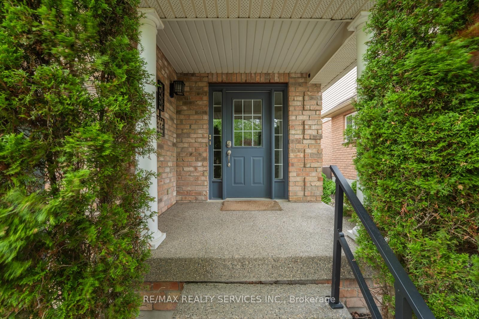 444 Lausanne Crescent, Waterloo, ON N2T 2X4 photo 2