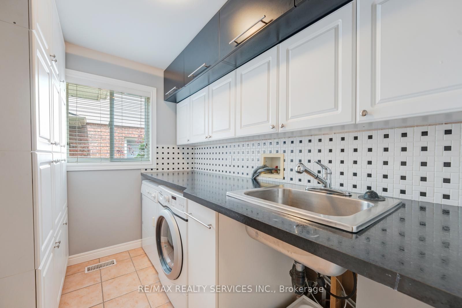 444 Lausanne Crescent, Waterloo, ON N2T 2X4 photo 5