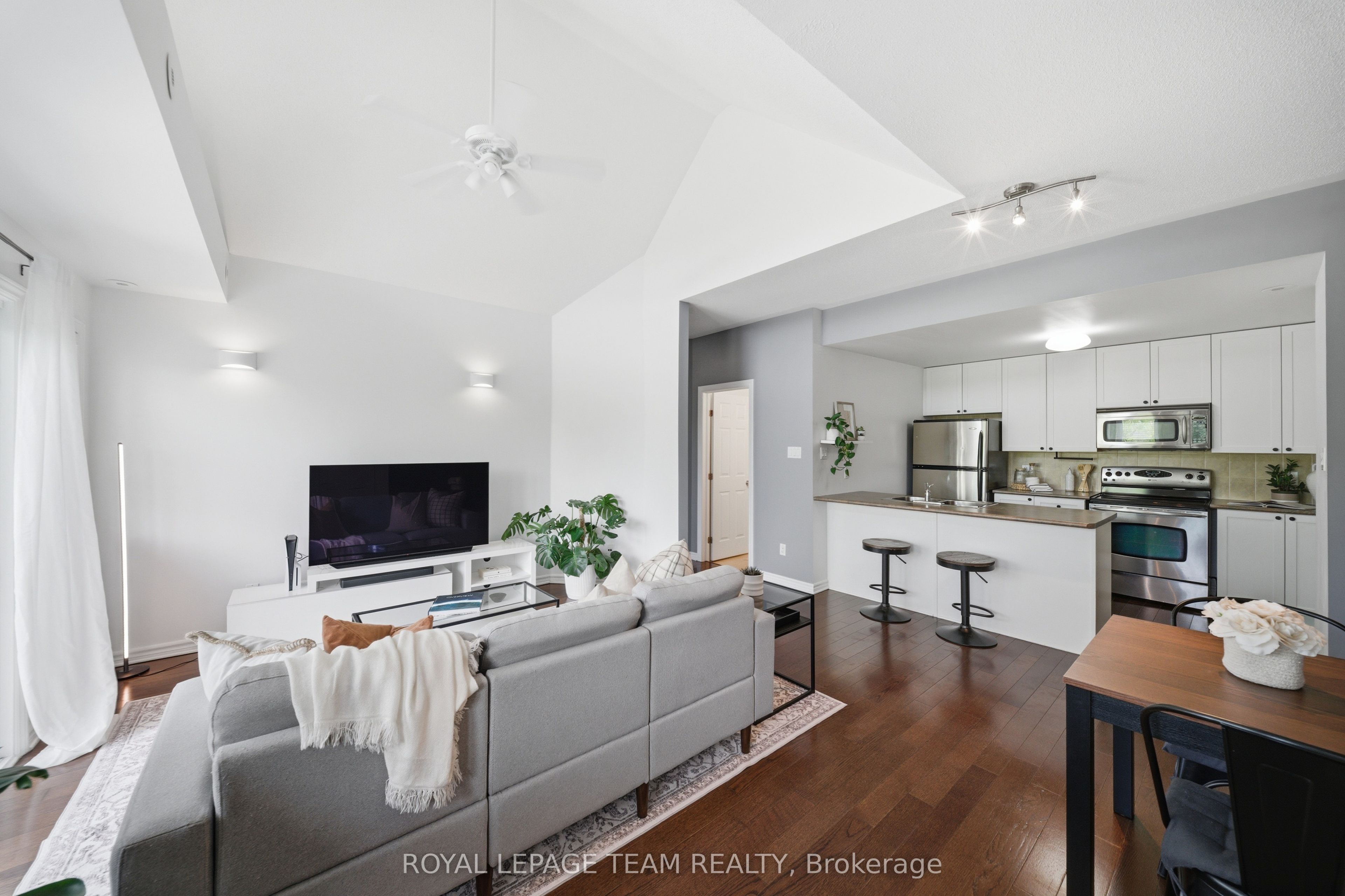 165 Waterbridge Drive 9, Barrhaven, ON K2G 7G3 photo 4