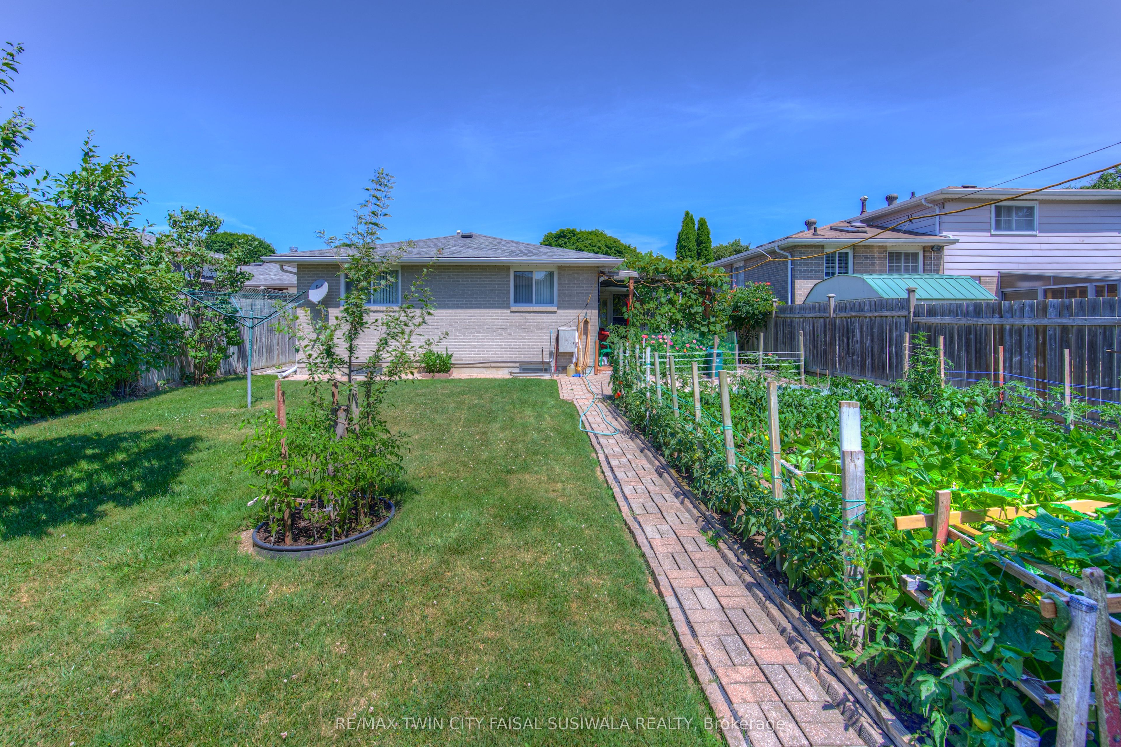 1227 Valentine Drive, Cambridge, ON N3H 2P1 photo 3