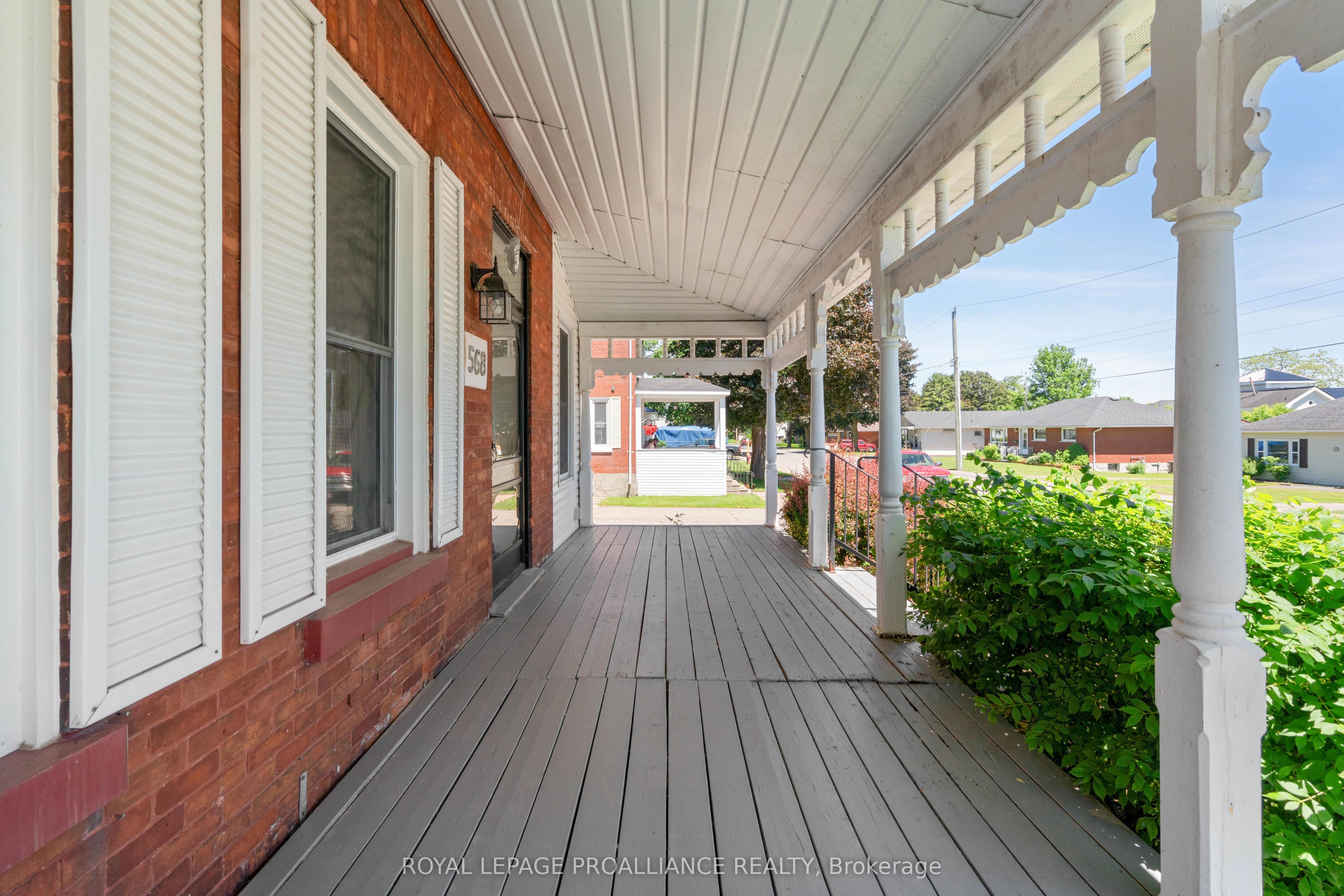 568 James Street W, Prescott, ON K0E 1T0 photo 4