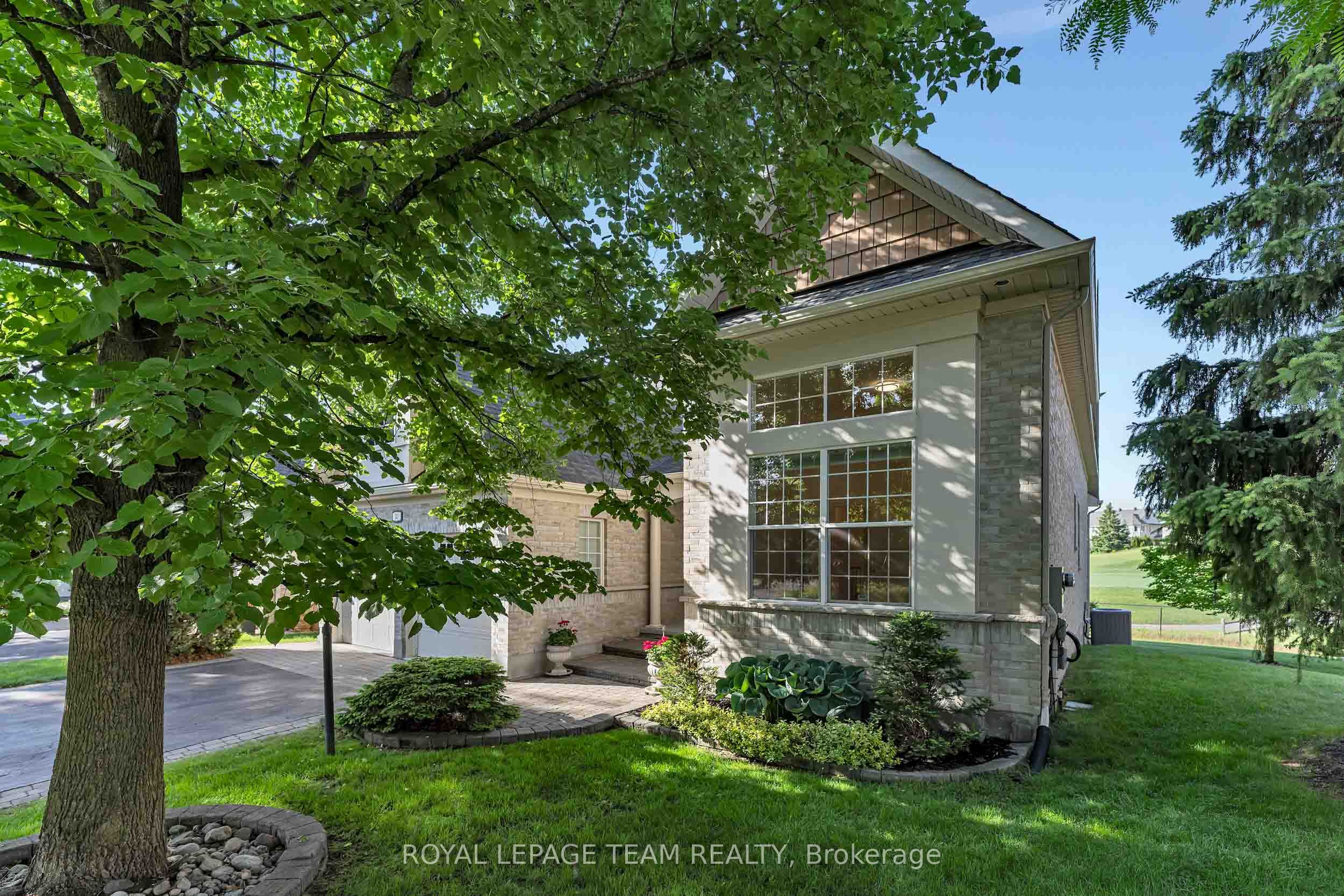 32 Silverthorn Court, Barrhaven, ON K2J 4Y2 photo 4