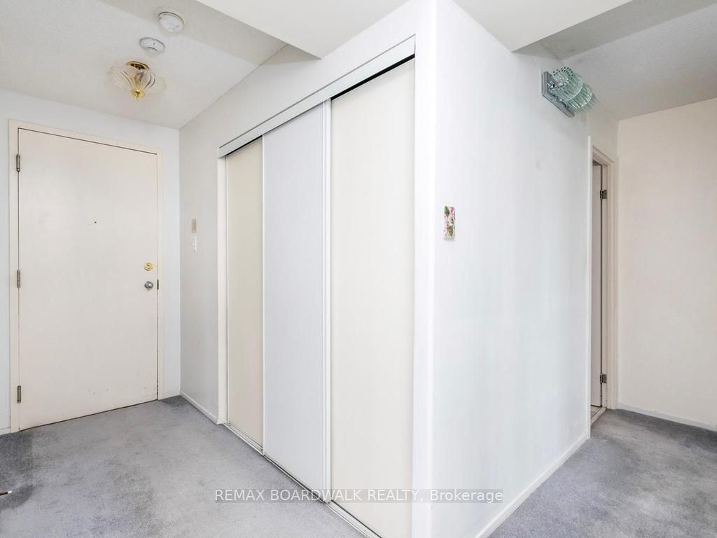 1025 Grenon Avenue 715, Britannia Heights - Queensway Terrace N and Area, ON K2B 8S5 photo 3