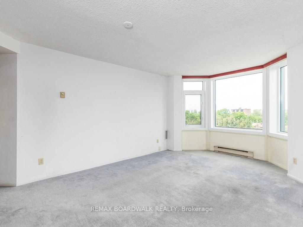 1025 Grenon Avenue 715, Britannia Heights - Queensway Terrace N and Area, ON K2B 8S5 photo 4