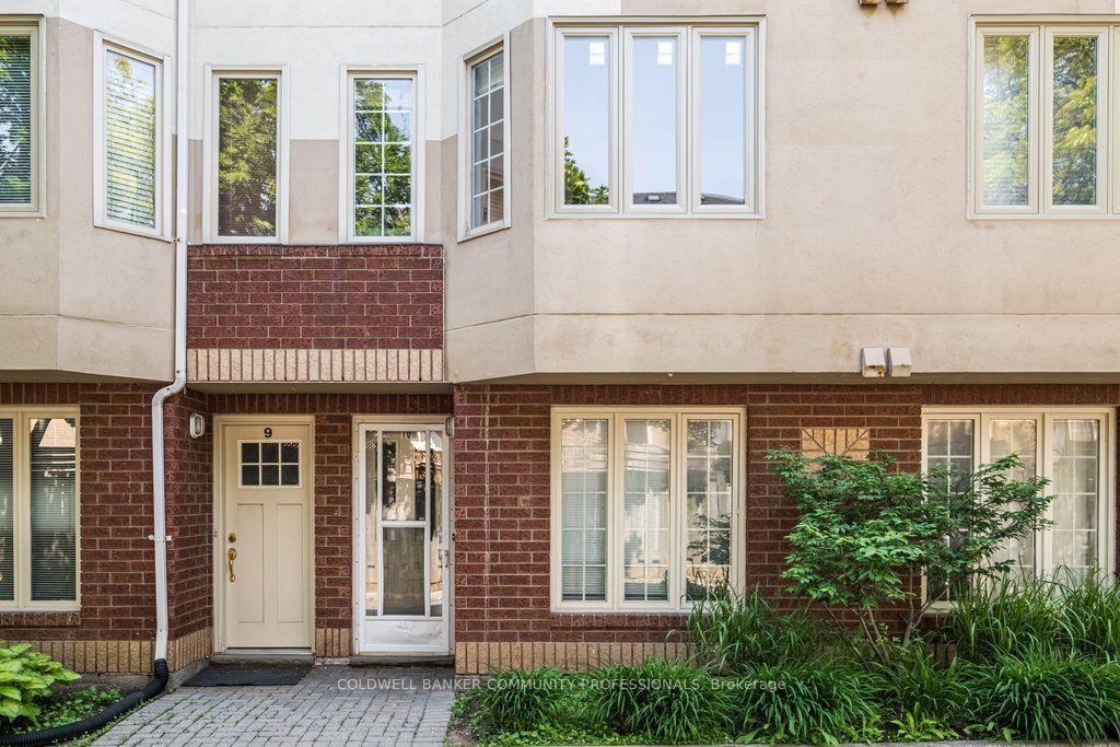 266 Limeridge Road E 10, Hamilton, ON L9A 2S7