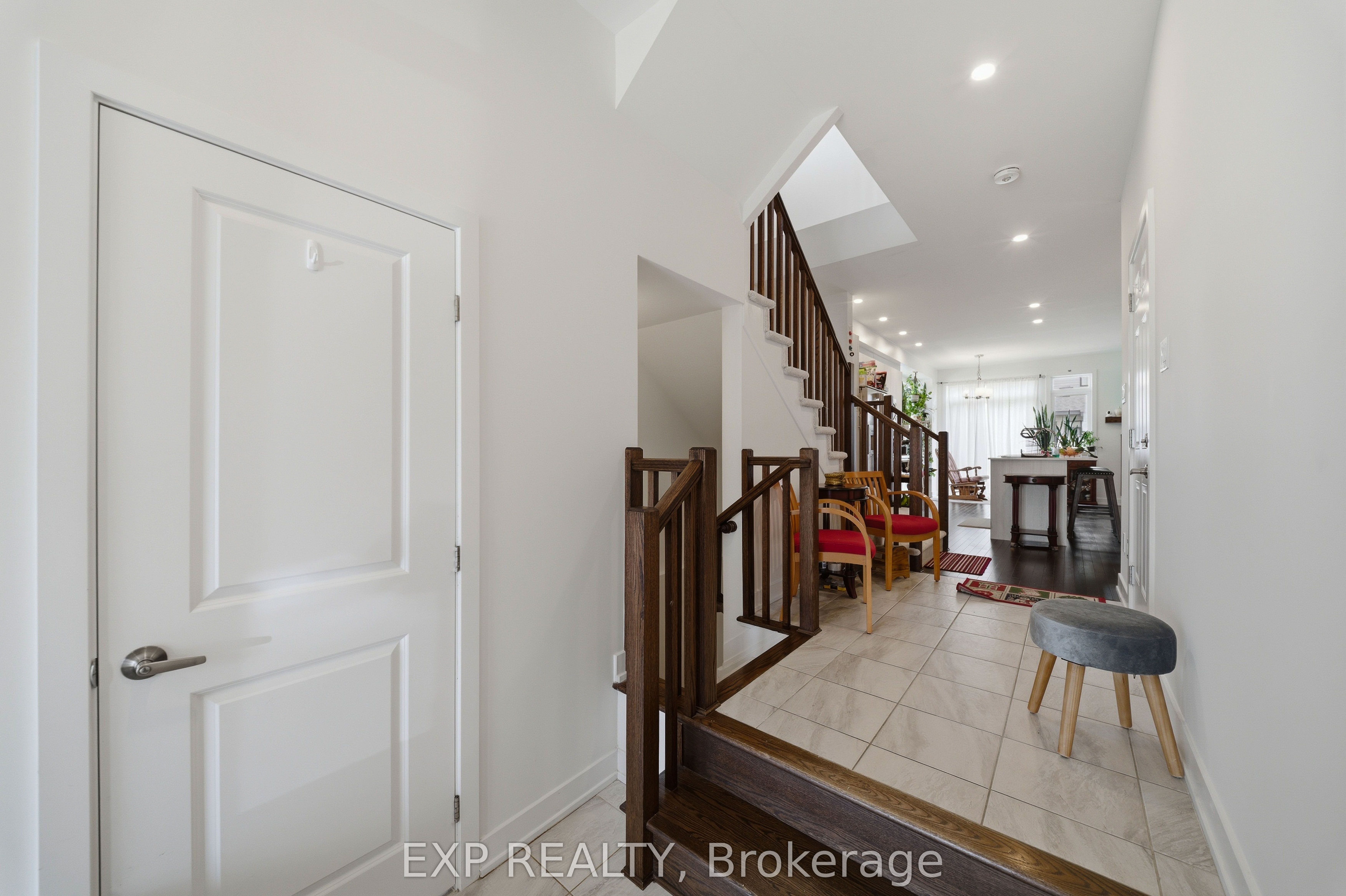 51 Robusta Lane, Barrhaven, ON K2J 6Y7 photo 2