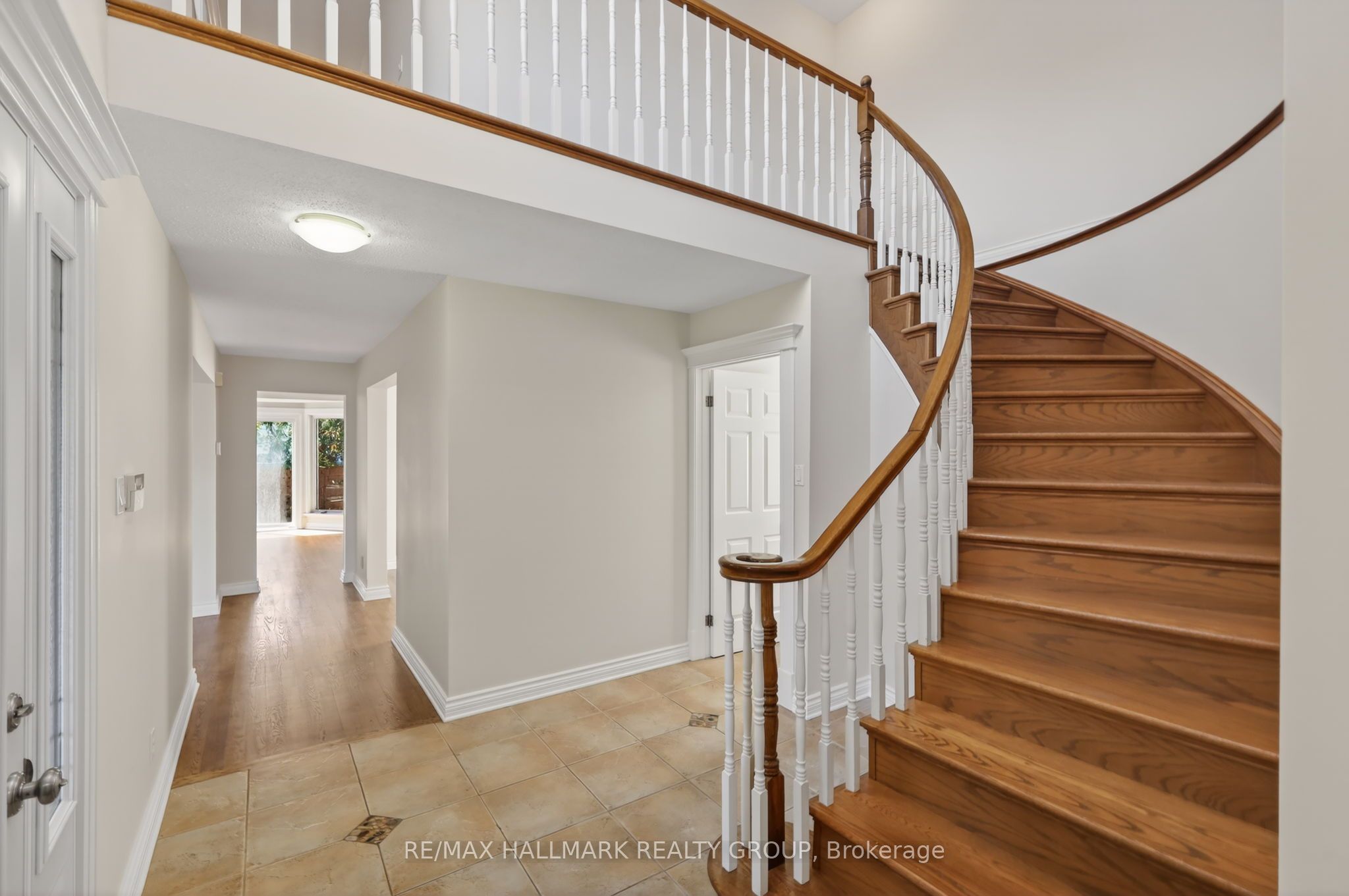 1426 Progress Place, Cyrville - Carson Grove - Pineview, ON K1B 5M3 photo 5